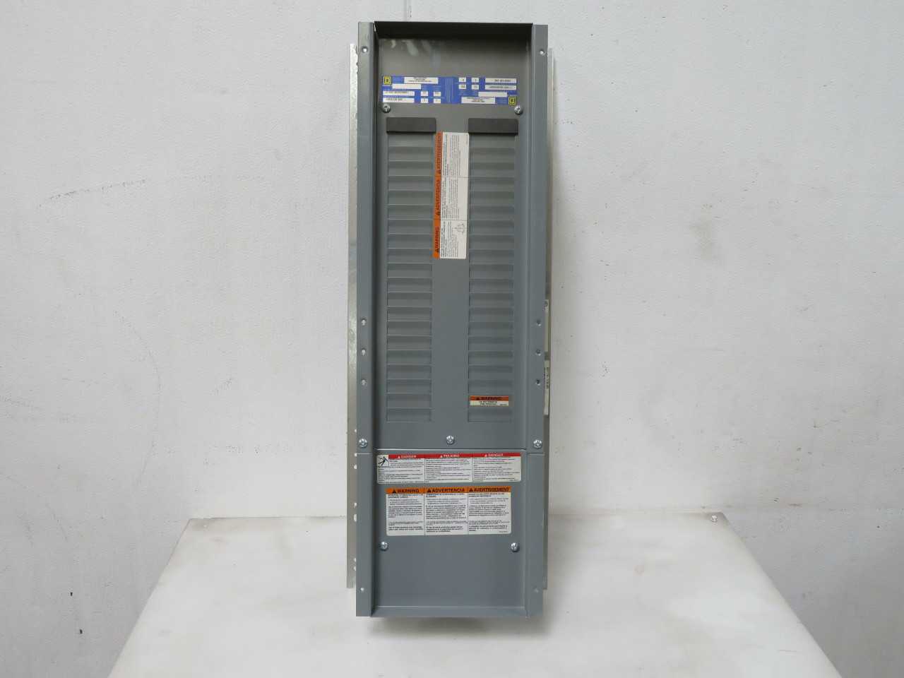 SQUARE D 12199210030280001 SERIES E2 PANEL BOARD 240D/120 VAC 3 PH 4 WIRE 200 AMP T184429 - PANELBOARDS