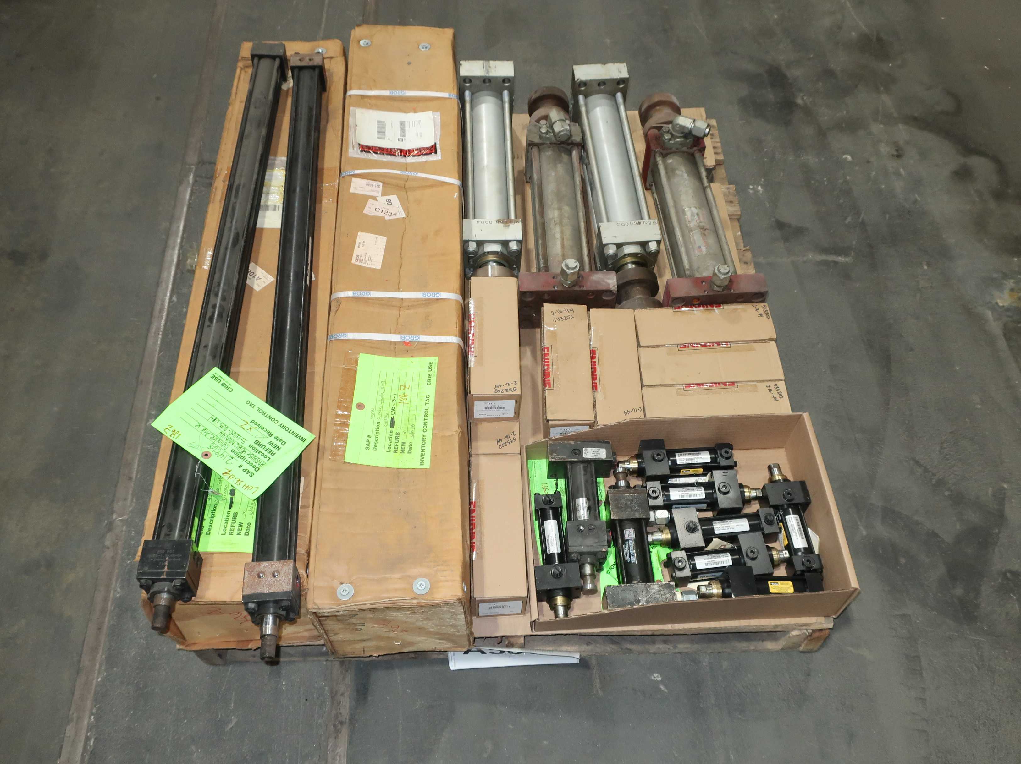 PALLET OF ASSORTED HYDRAULIC CYLINDERS - HYDRAULIC CYLINDERS