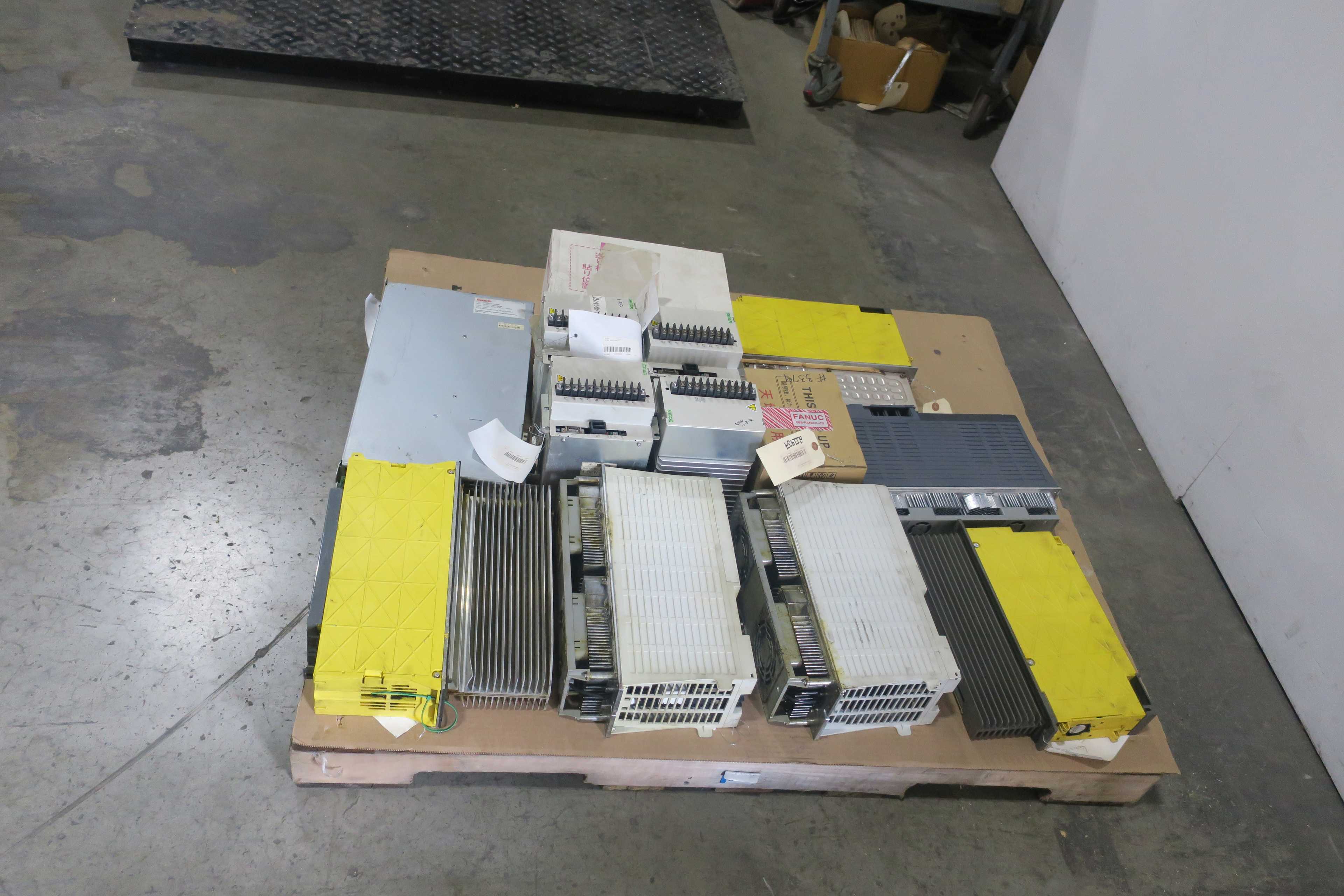 SKU 1786394 - 2 PALLETS OF ASSORTED SERVO DRIVES - SERVO DRIVES