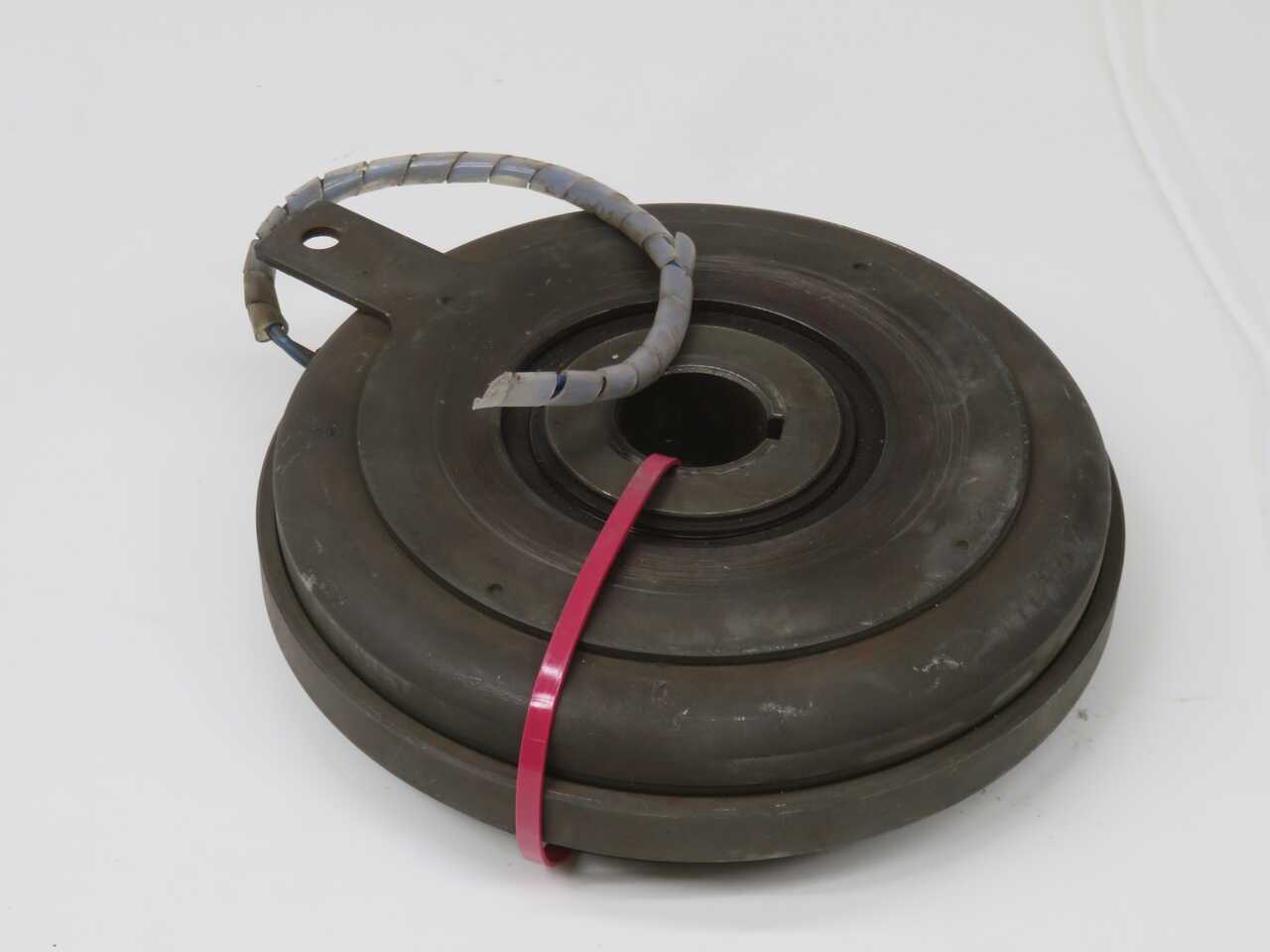 LOT OF 2 INDUSTRIAL ELECTRONIMAGNETIC CLUTCHES T272141 - BRAKES & CLUTCHES