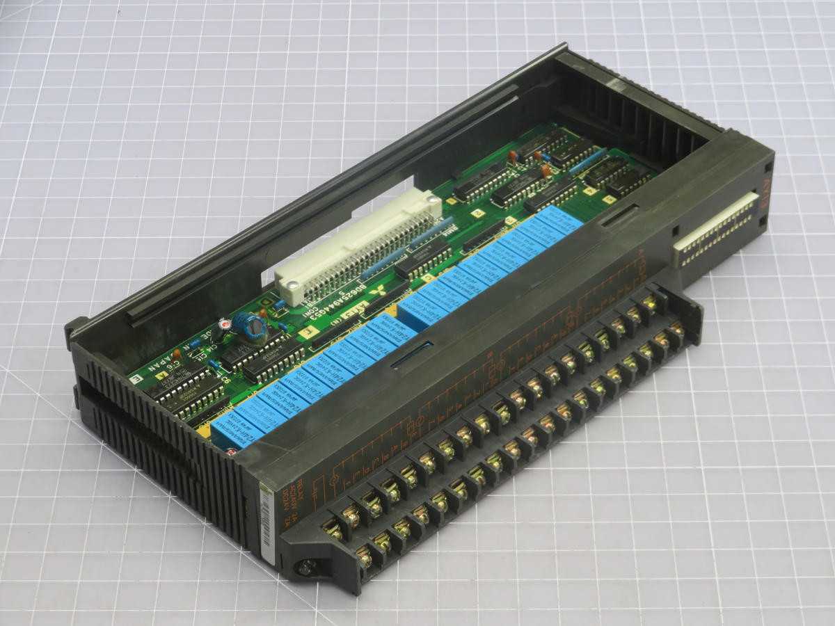 MITSUBISHI AY-13 OUTPUT MODULE T241332 - PLC MODULES