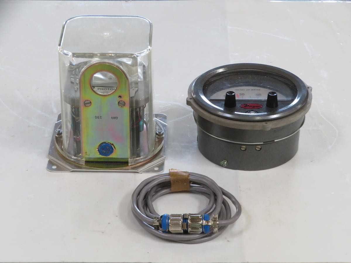 DWYER 3050C POWER SUPPLY DIFFERENTIAL PRESSURE GAGE SWITCH RANGE 0-50 - INSTRUMENTATION