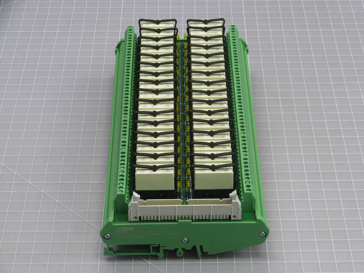 PHOENIX CONTACT UM-32 RM/RT-G24/21/PLC I/O MODULE T245457 - INDUSTRIAL PARTS