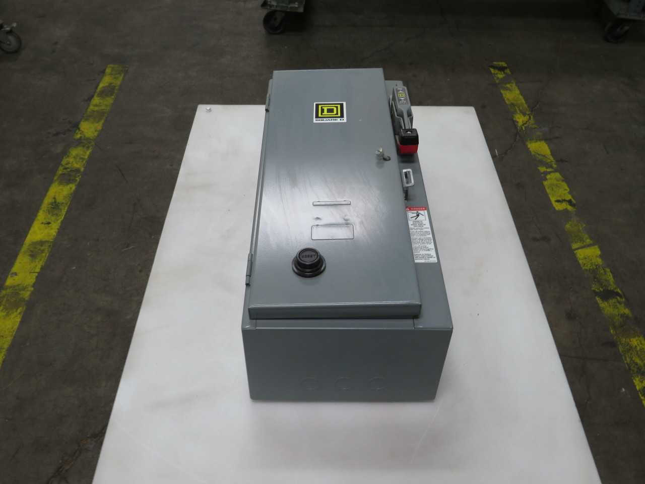 SQUARE D 8538SBG11V06 AC COMBINATION MOTOR STARTER 30A TYPE 1 200-230 V T185069 - MISCELLANEOUS