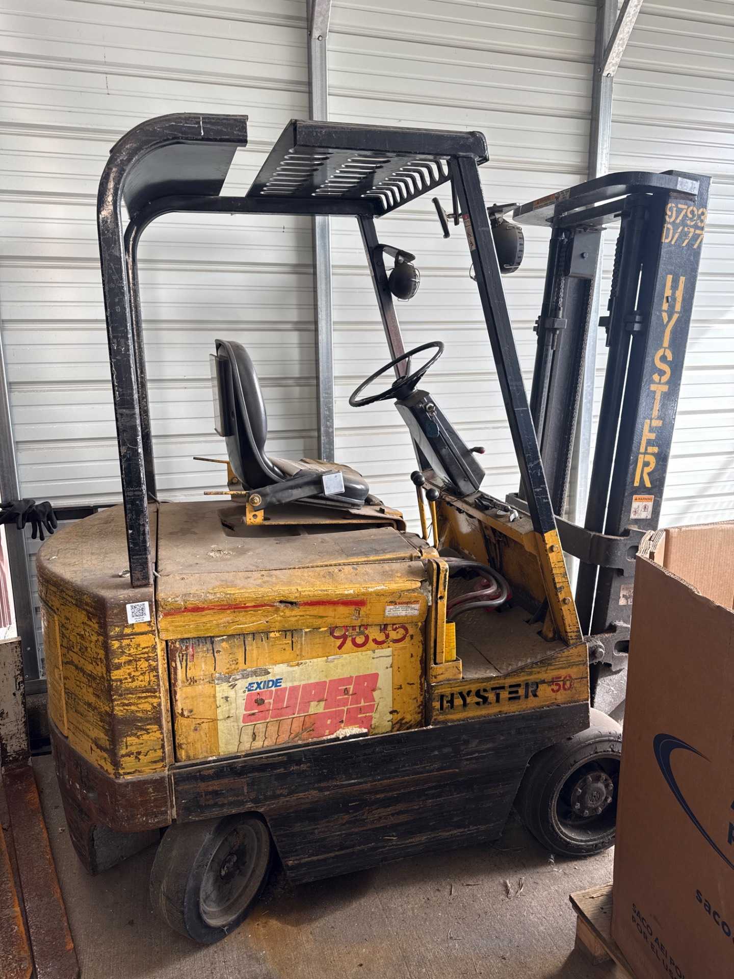 1983 Hyster E30XL-27 Electric Sit-Down Forklift, 5450 lb Capacity, 36 V DC, 5809 Hours - SIT-DOWN FORKLIFTS