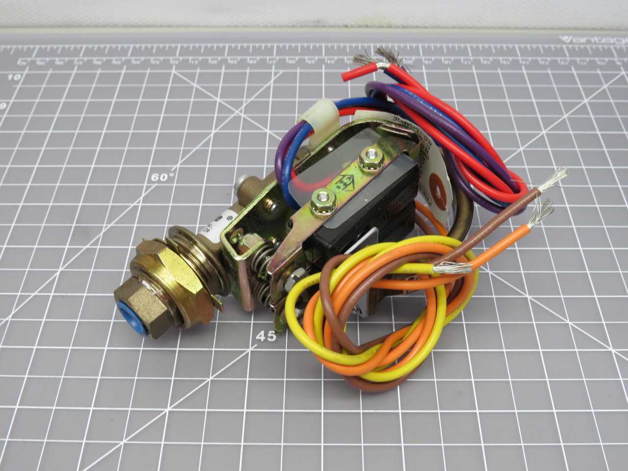 Barksdale B2S-H48SS Pressure Switch Bourdon Tube T164714 - SWITCHES