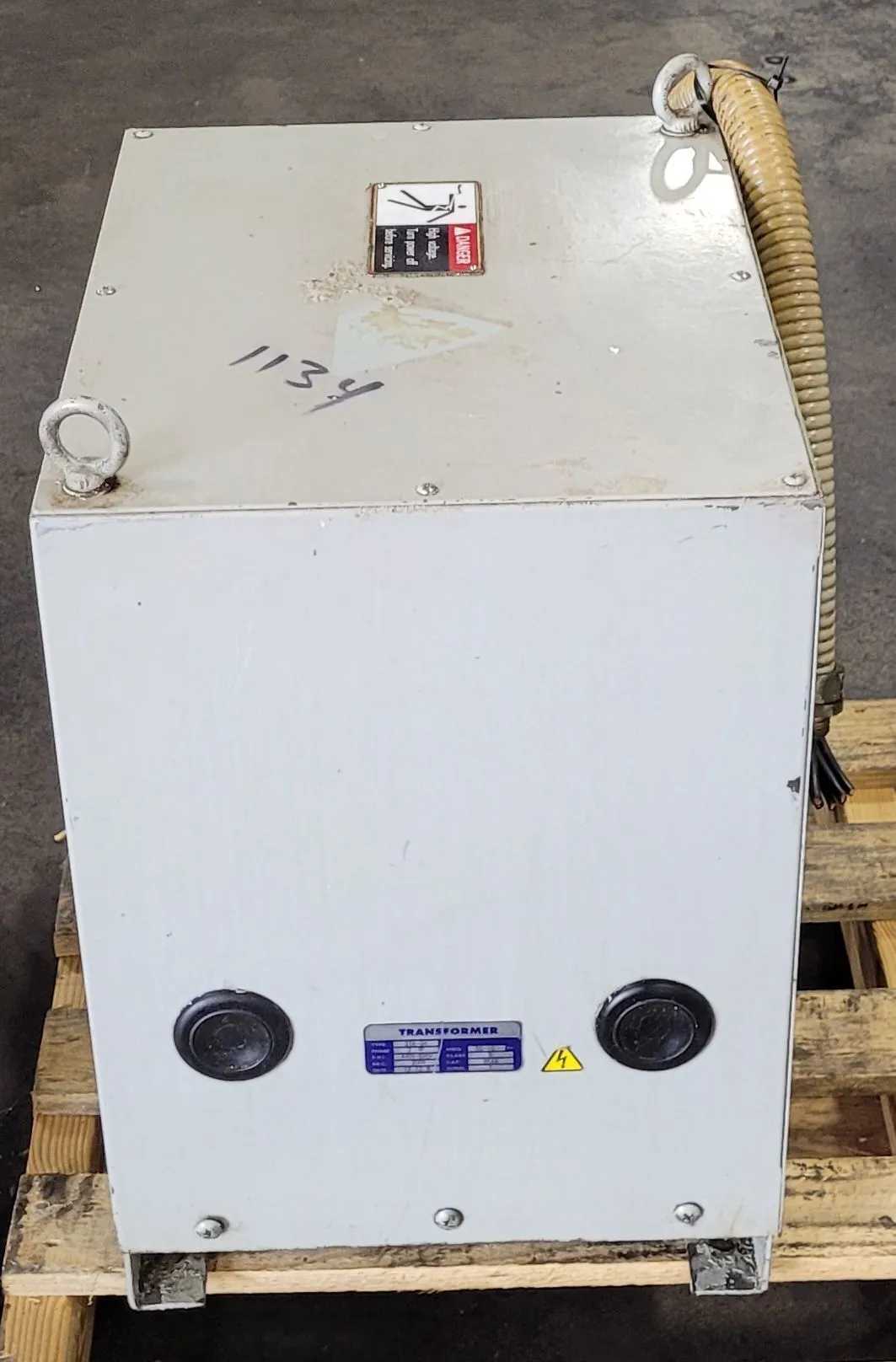 2012 9 KVA SWALLOW 440V-200V 3 PHASE STEP DOWN TRANSFORMER - 50/60 HZ - DRY TRANSFORMERS