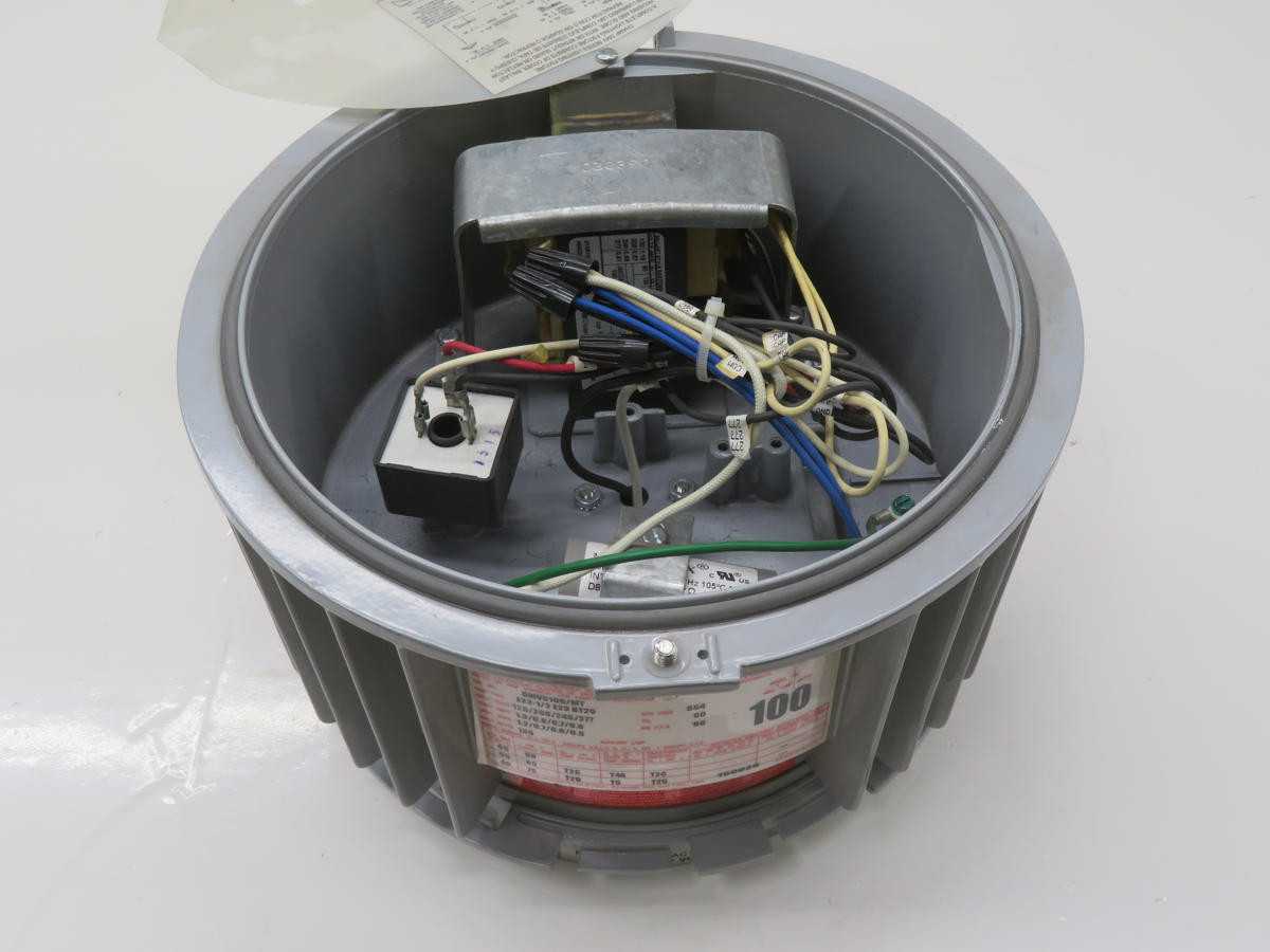 CROUSE HINDS DMVS100/MT CHAMP LIGHTING FIXTURE T231608 - LIGHT FIXTURES