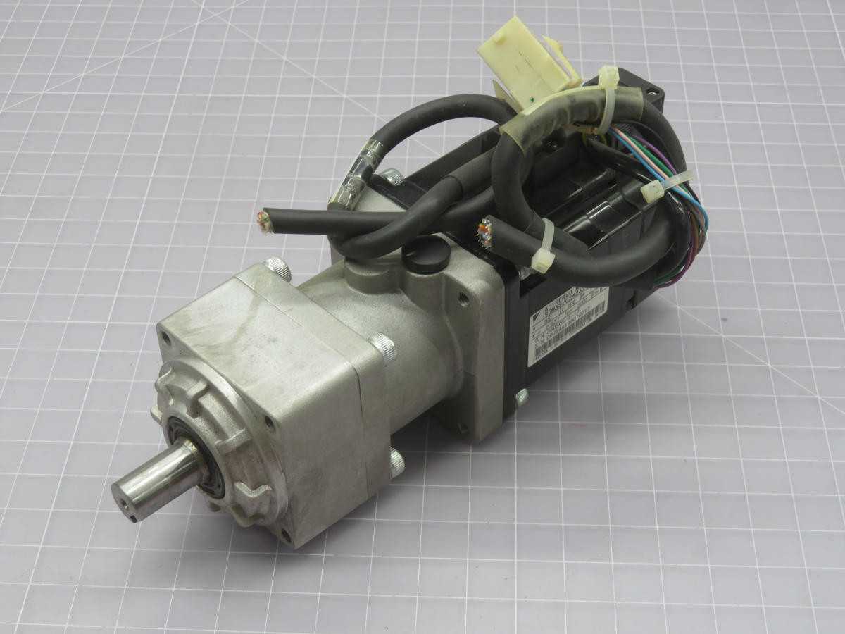 YASKAWA VRSF-5B-200 AC SERVO MOTOR WITH GEAR REDUCER T222108 - SERVO