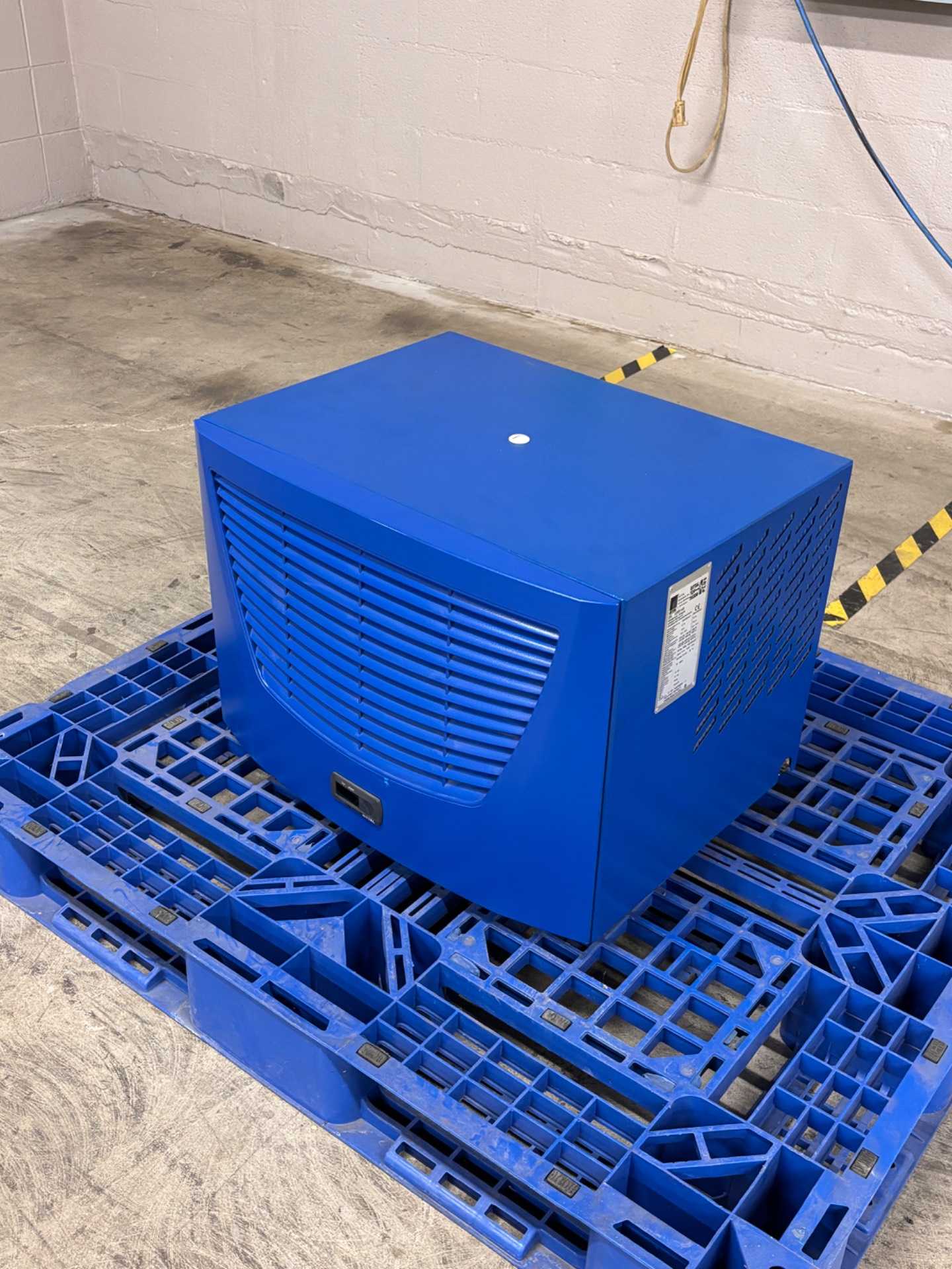 2007 RITTAL SK3385149 ENCLOSURE COOLING UNIT - 400V/460V, 1190W/1390W, 48KG, IP54/IP34 - HVAC EQUIPMENT