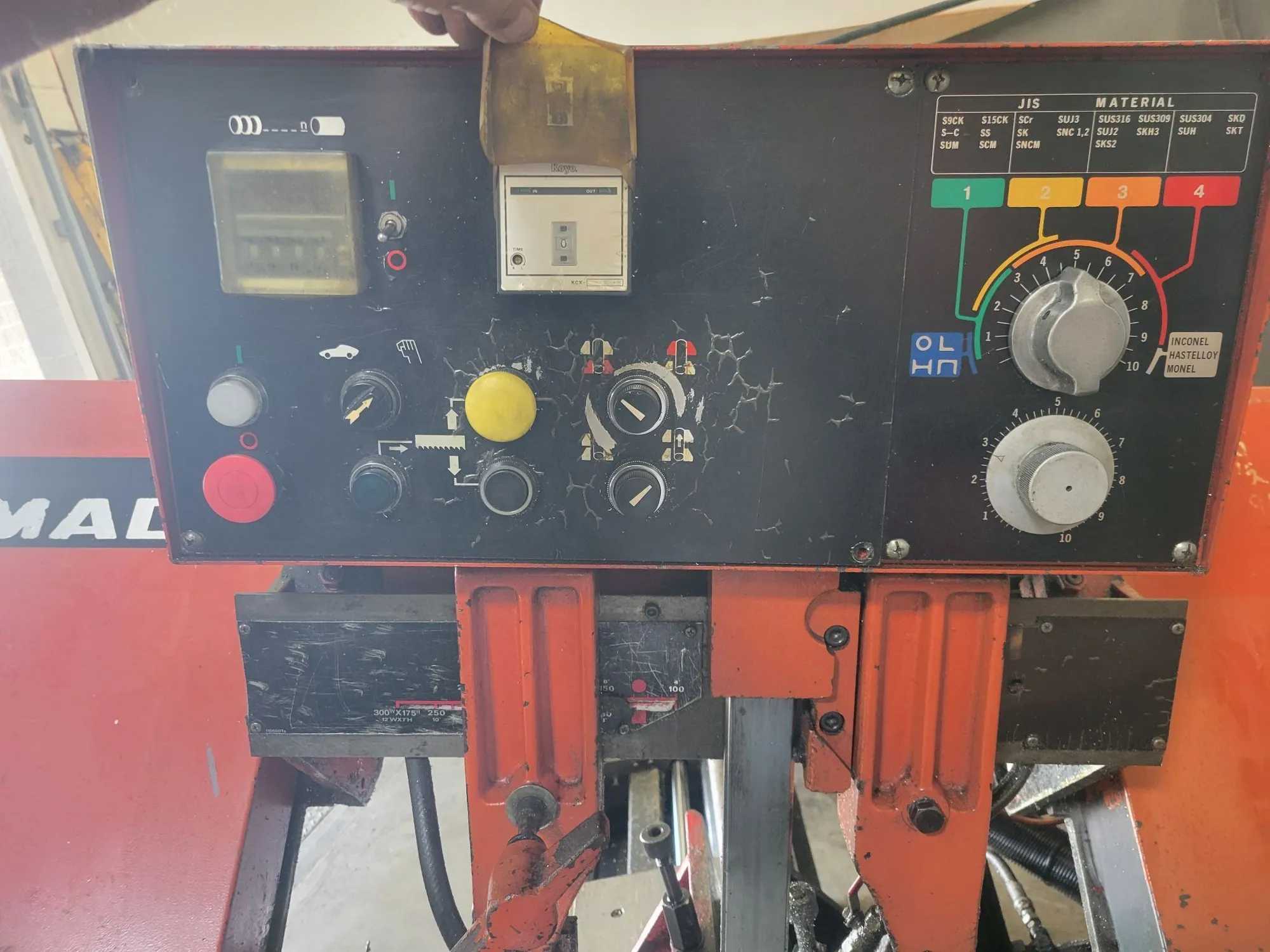1996 Amada HA-250 W Horizontal Band Saw | Automatic Operation - HORIZONTAL BAND SAWS