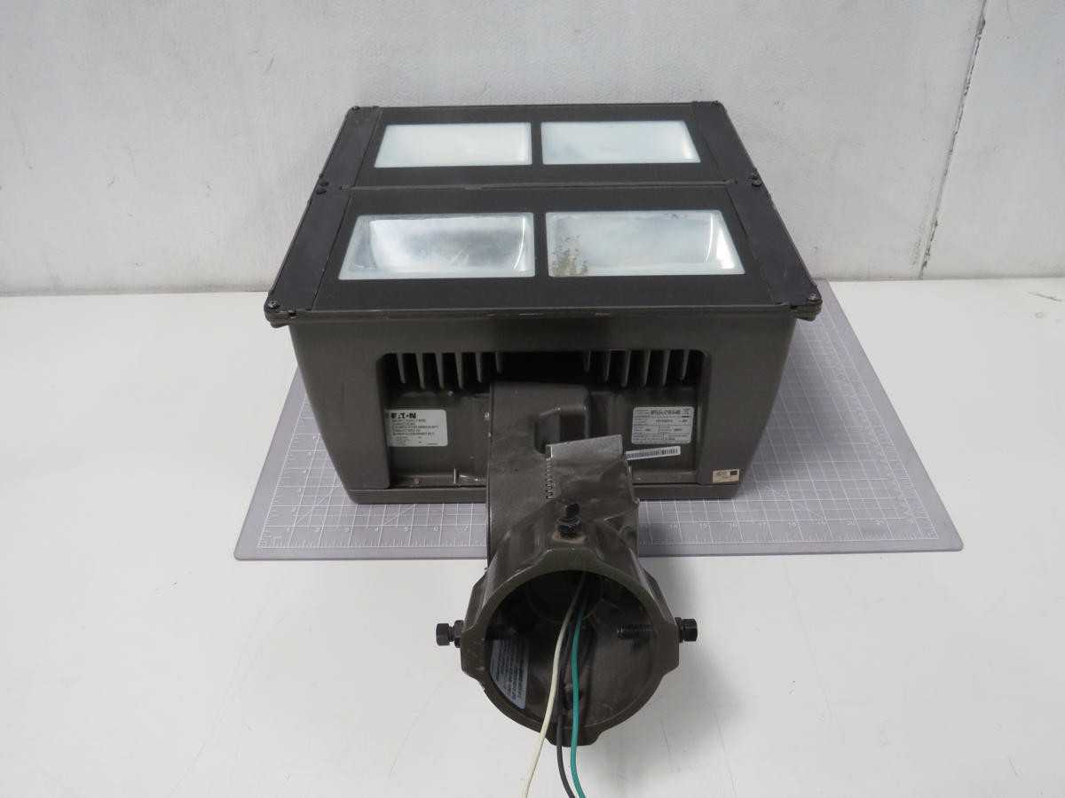 EATON NFFLD-L-C100-S-480 13132274 FLOODLIGHT 480V 258 W 0.55 AMP T195949 - LIGHTING