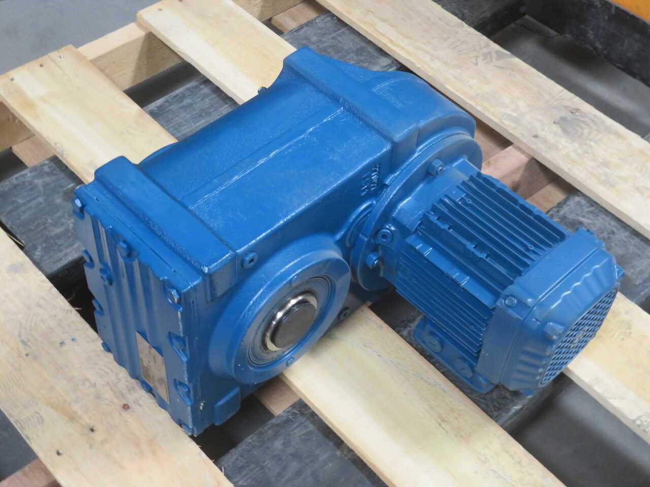 SEW-EURODRIVE FA77/G DRN80MK6 PARALLEL SHAFT HELICAL GEARMOTOR T271394 - GEARMOTOR