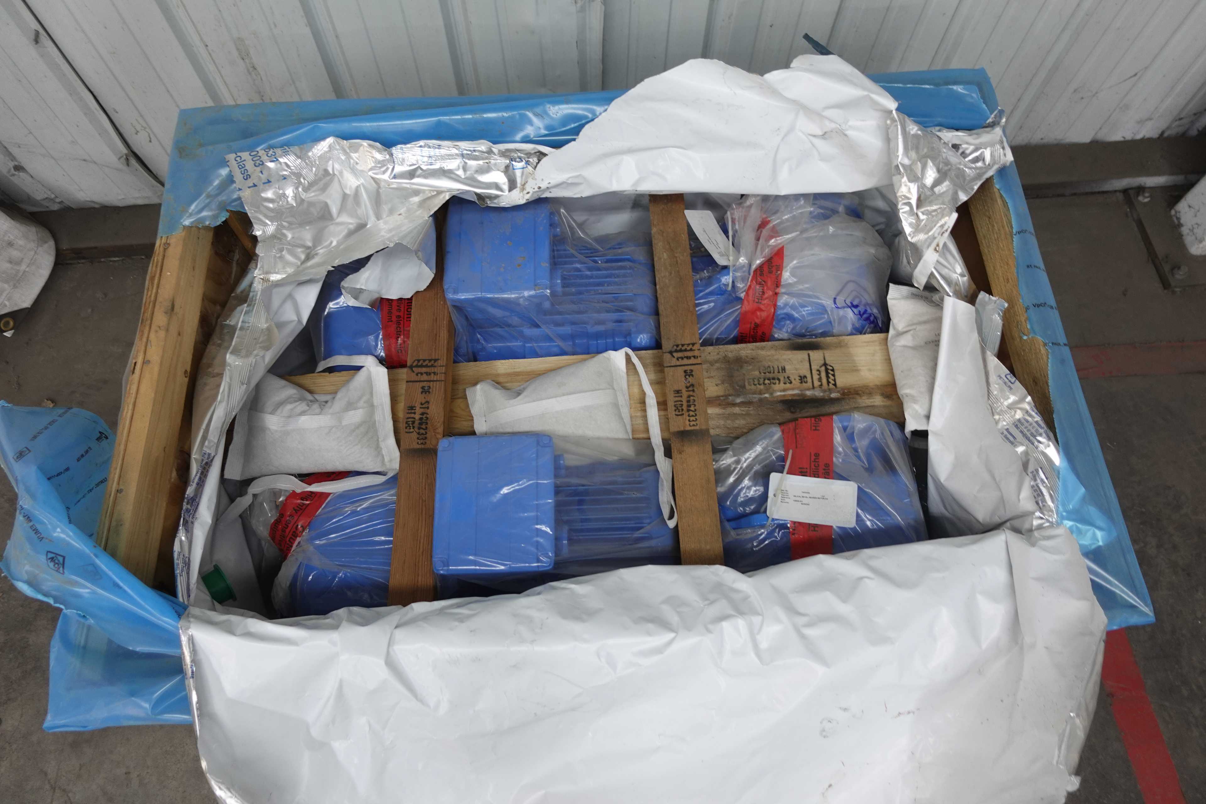 SKU 1779665 - LOT OF 2 575V HELICAL GEARMOTORS - GEARMOTOR