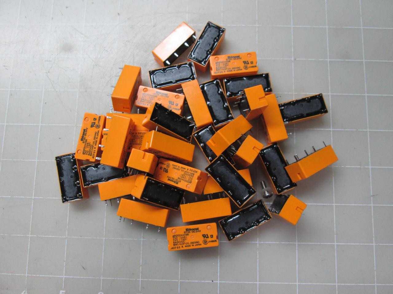LOT OF 36 AROMAT ST2E-DC24V AR20244498 RELAY T52510 - ELECTRICAL RELAYS