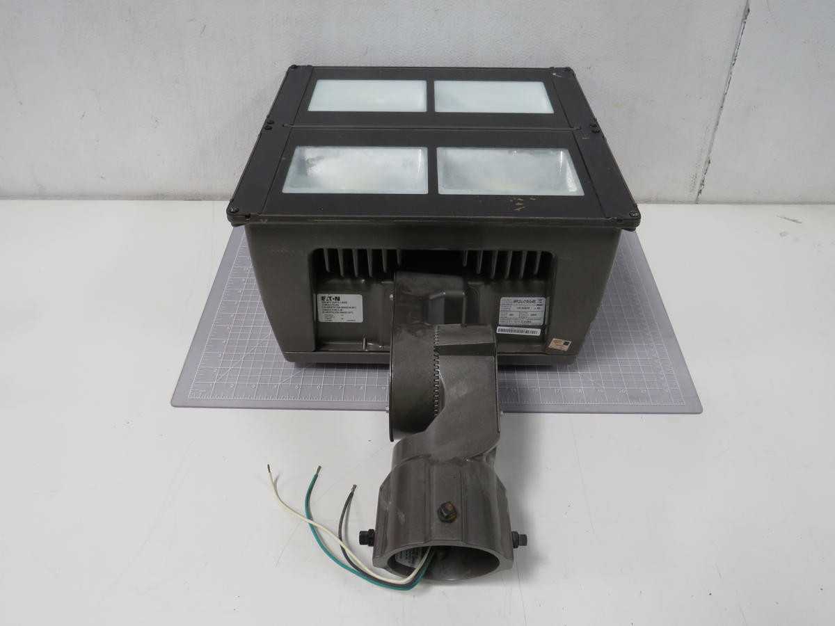 EATON NFFLD-L-C100-S-480 13132274 FLOODLIGHT 480V 258 W 0.55 AMP T195947 - LIGHTING