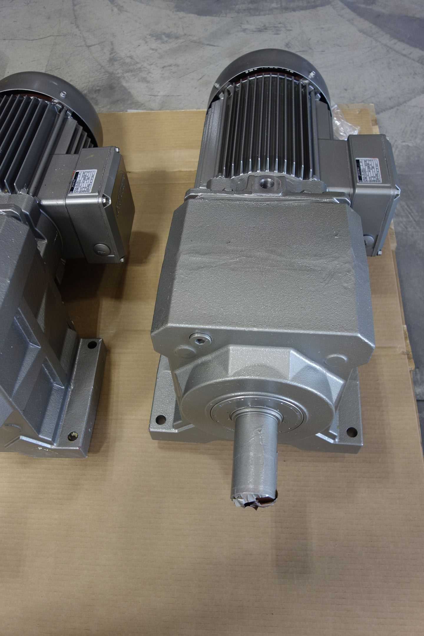 LOT OF 2 BAUER GEARMOTORS - GEARMOTOR