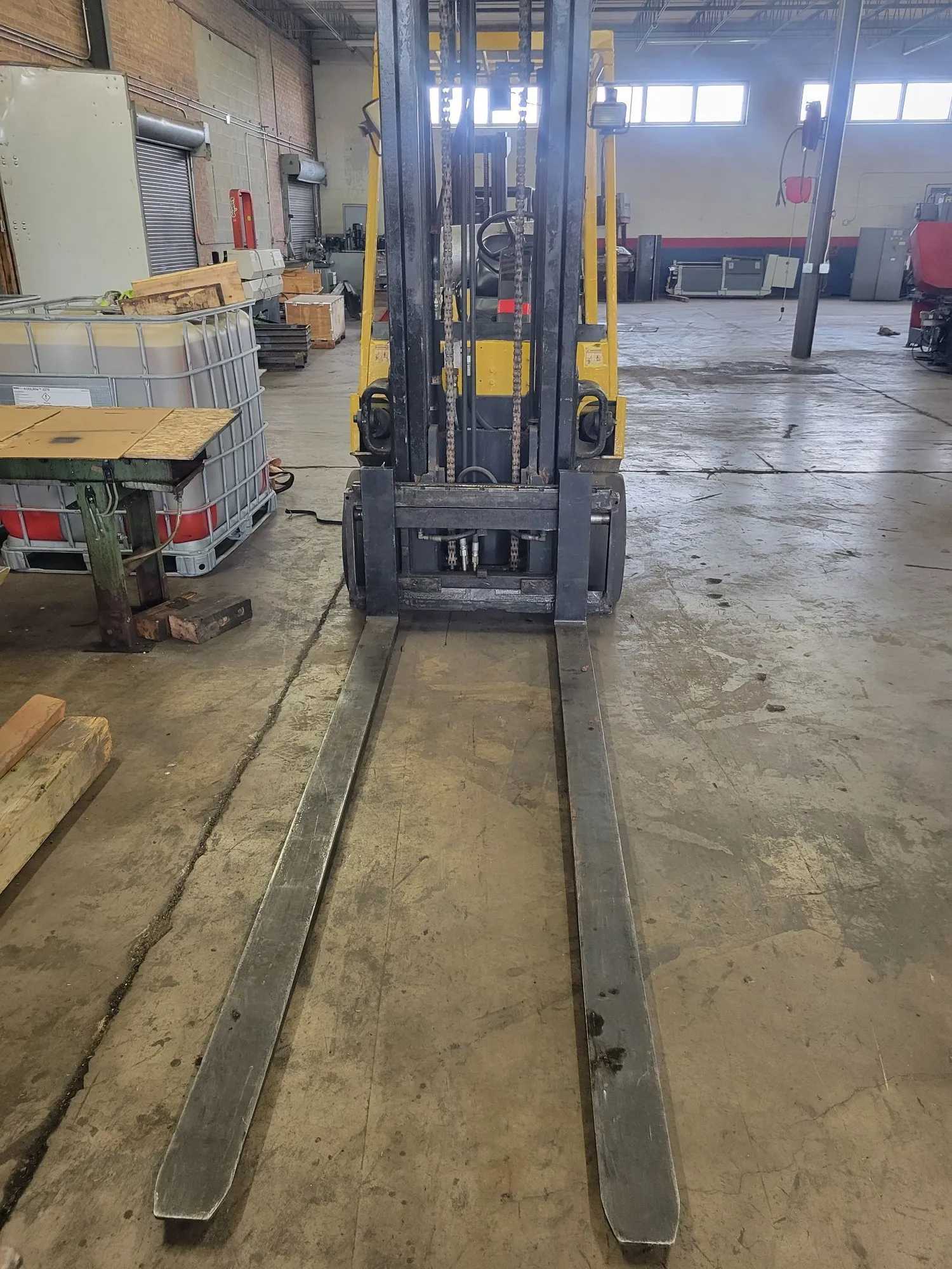 Hyster S80XM LPG Forklift Truck, 8250 lb Capacity, 145" Max Fork Height - SIT-DOWN FORKLIFTS