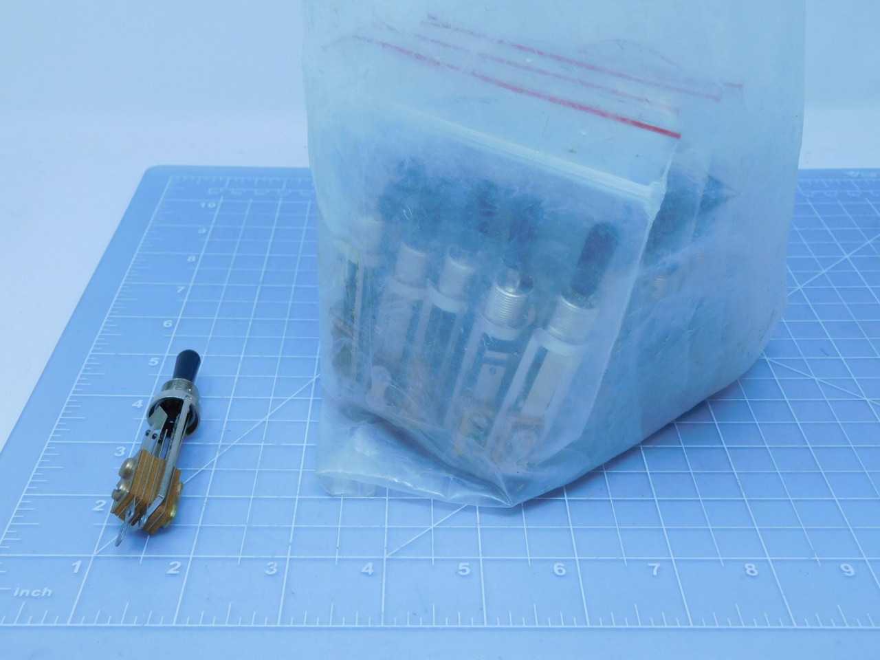 LOT OF 30 SWITCHCRAFT 13003L R-IM21-EP01KJ02 SWITCH T146435 - SWITCHES