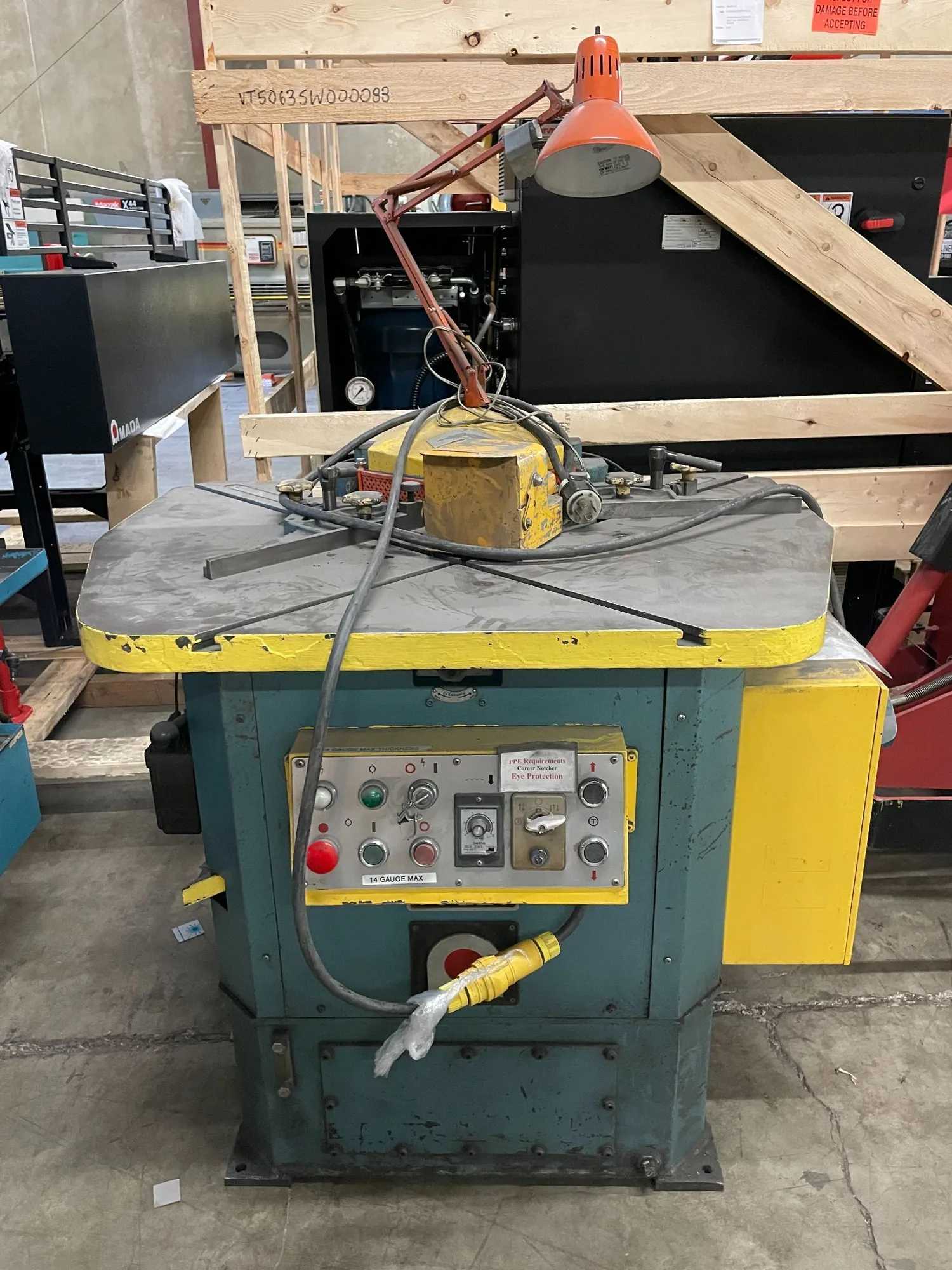 1980 AMADA CS-220 HYDRAULIC NOTCHING MACHINE, 10 TON, 10 GAUGE, 8.62"X8.62", 230V, 3PH - PIPE & TUBE EQUIPMENT