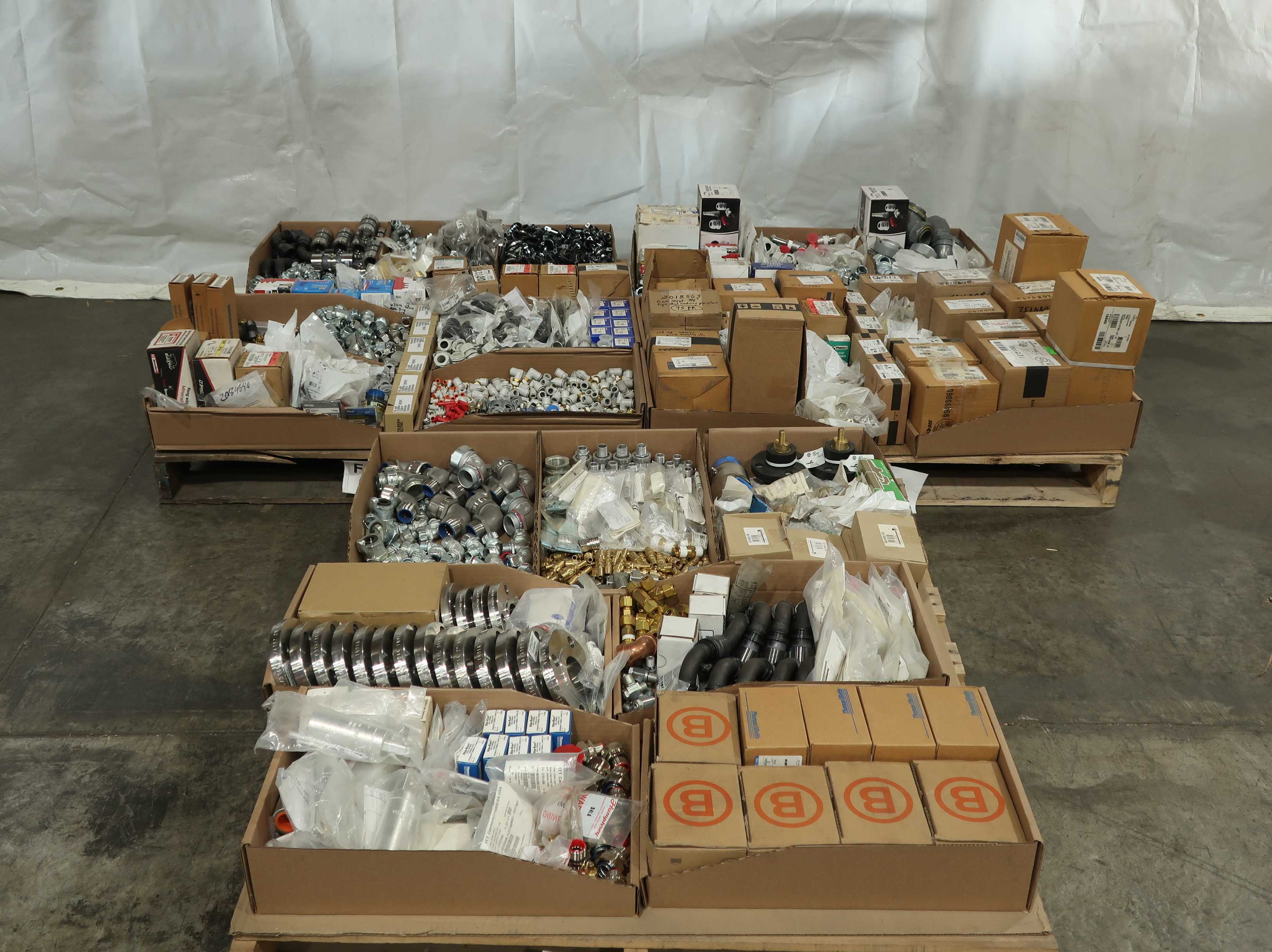 SKU 1775544 - 3 PALLETS OF ASSORTED FITTINGS - PIPE & TUBE FITTINGS
