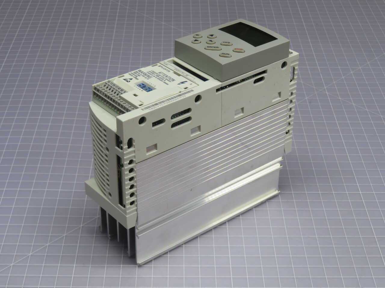 Lenze E82EV751_2B Frequency Inverter Drive - High Efficiency Control Solution - MOTOR DRIVES