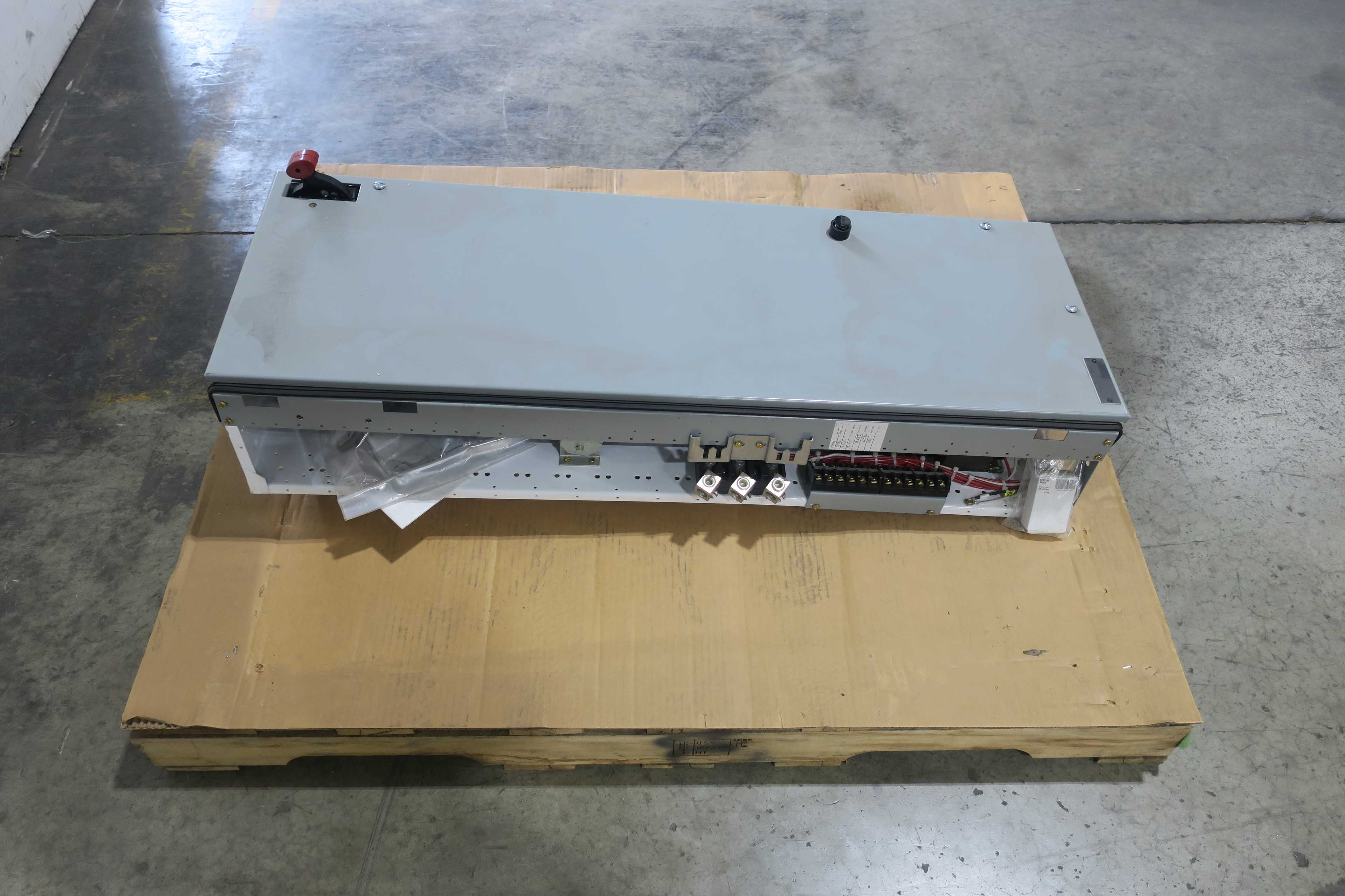 SKU 1785857 - LOT OF 1 GENERAL ELECTRIC GE 8000 460-480V-AC 100HP FUSIBLE MCC FEEDER BUCKET - FEEDERS