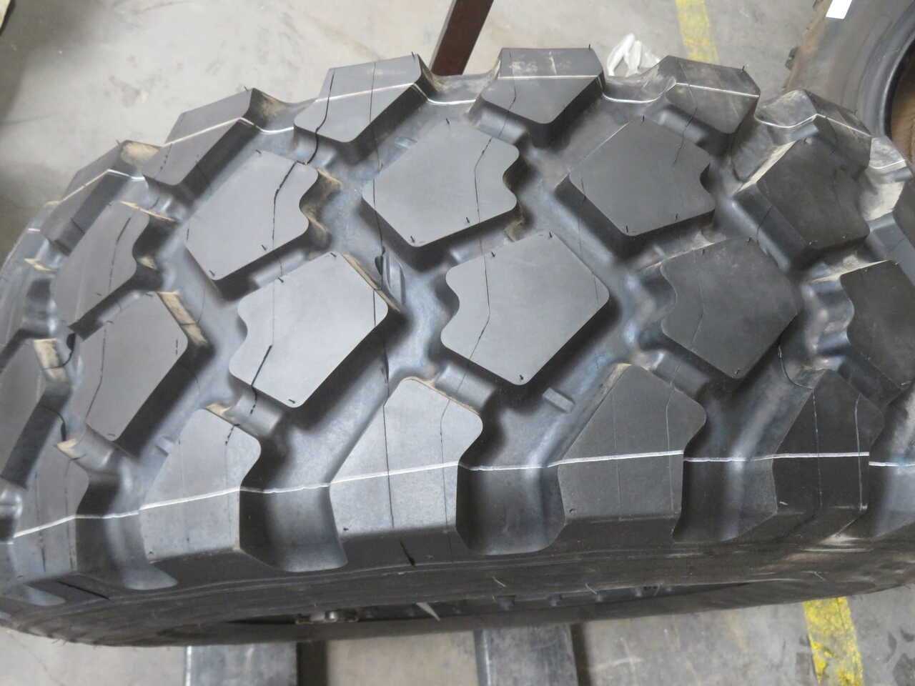 MICHELIN 365/80 R20 HEAVY-DUTY MULTI-PURPOSE RADIAL TIRE T272376 - RADIAL PISTON AIR MOTOR