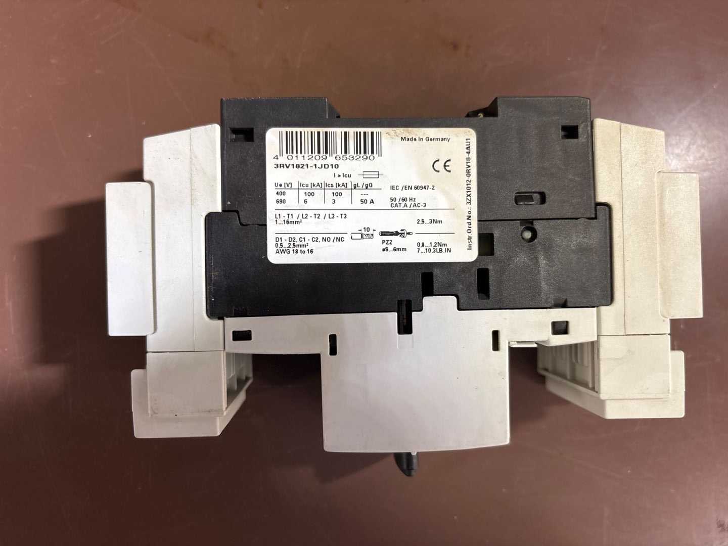 SIEMENS 3RV1821-1JD10 MOLDED CASE CIRCUIT BREAKER - CIRCUIT BREAKERS