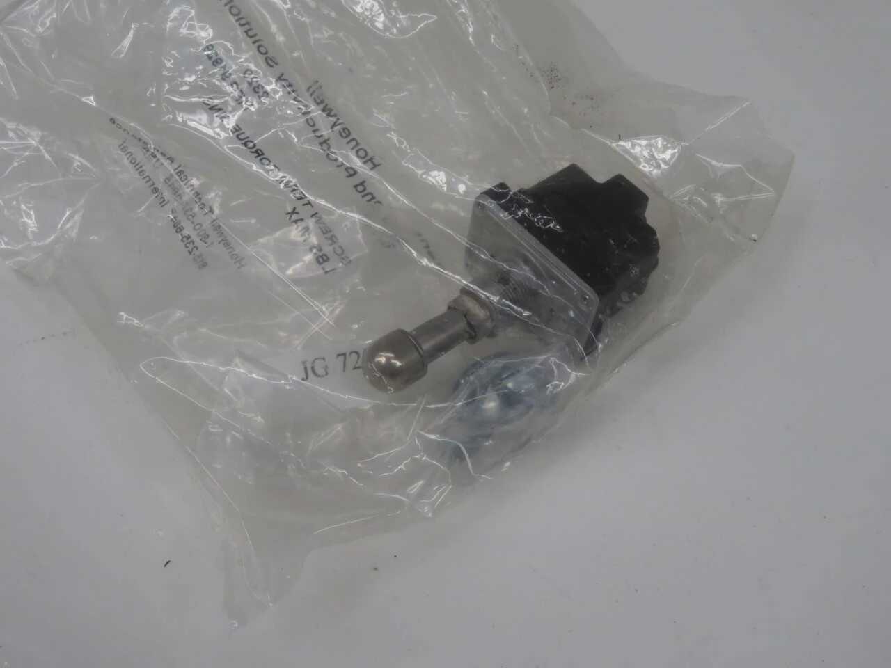 Lot Of 50 Honeywell 2NT1-1E Toggle Switches - SWITCHES Lot Of 50 Honeywell 2NT1-1E Toggle Switches - SWITCHES