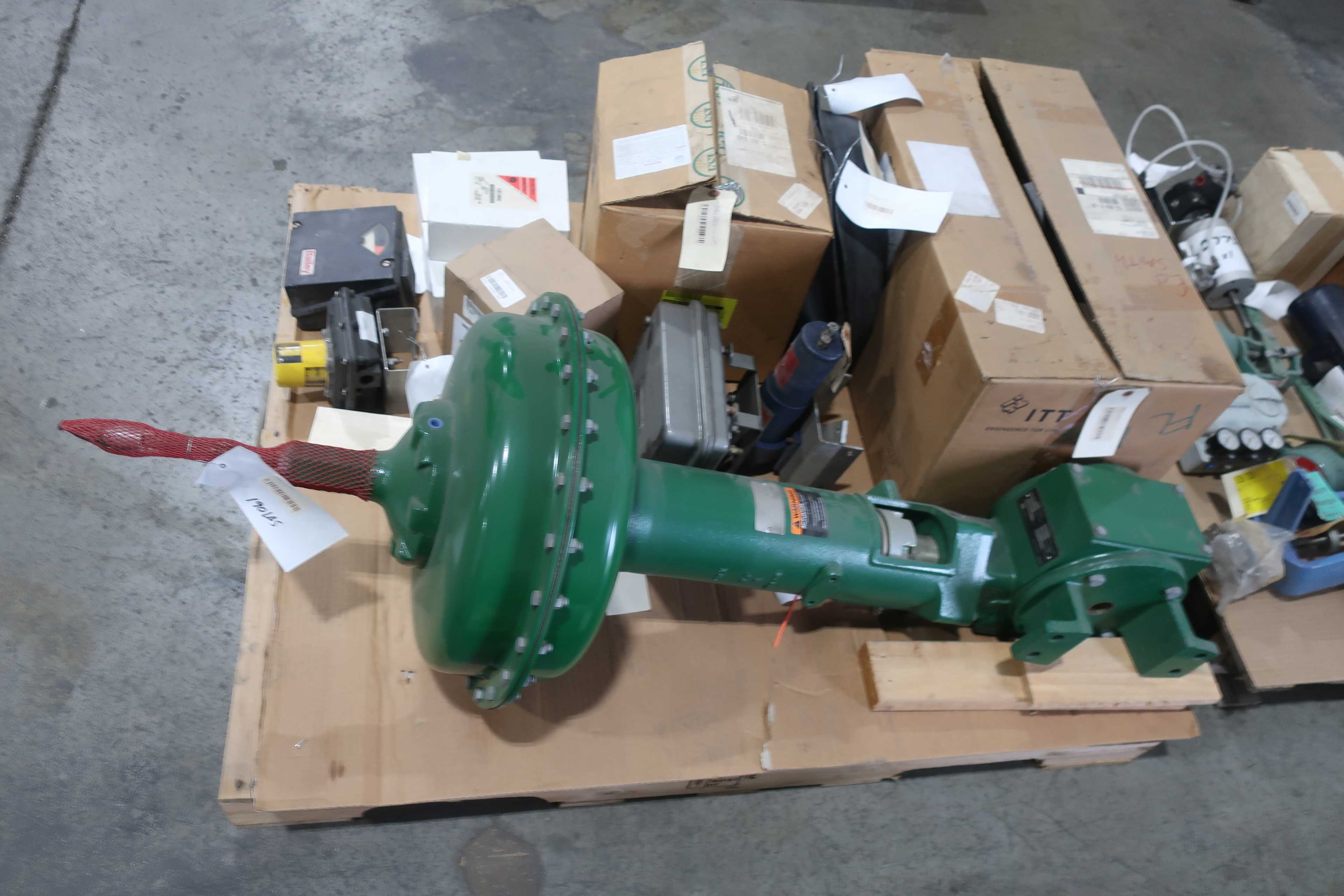 SKU 1762122 - 4 PALLETS OF ASSORTED VALVE ACTUATORS, INDICATORS, POSITIONERS - VALVE POSITIONERS & INDICATORS