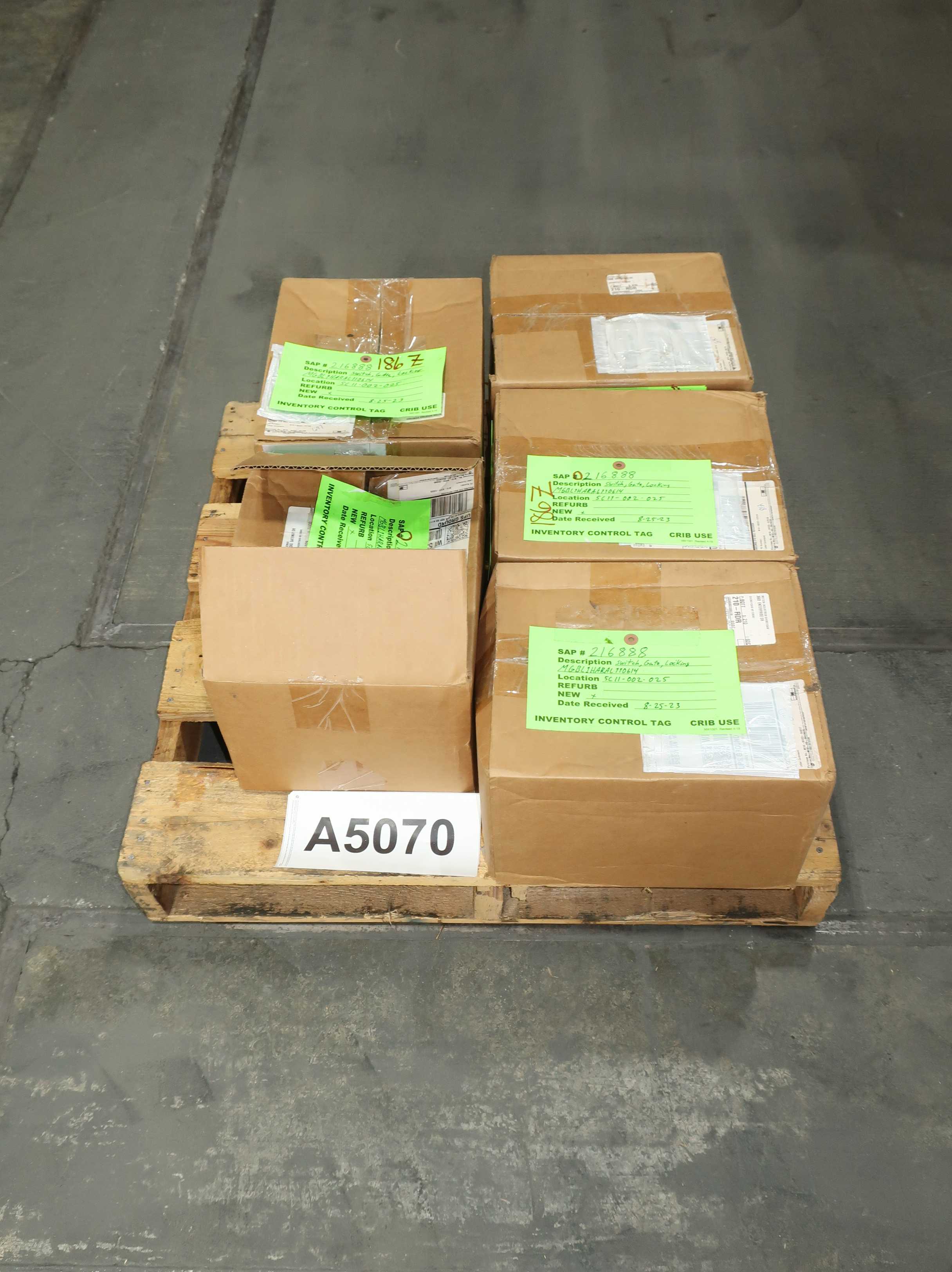 LOT OF 5 LOCKING GATE SWITCHES - SWITCHES