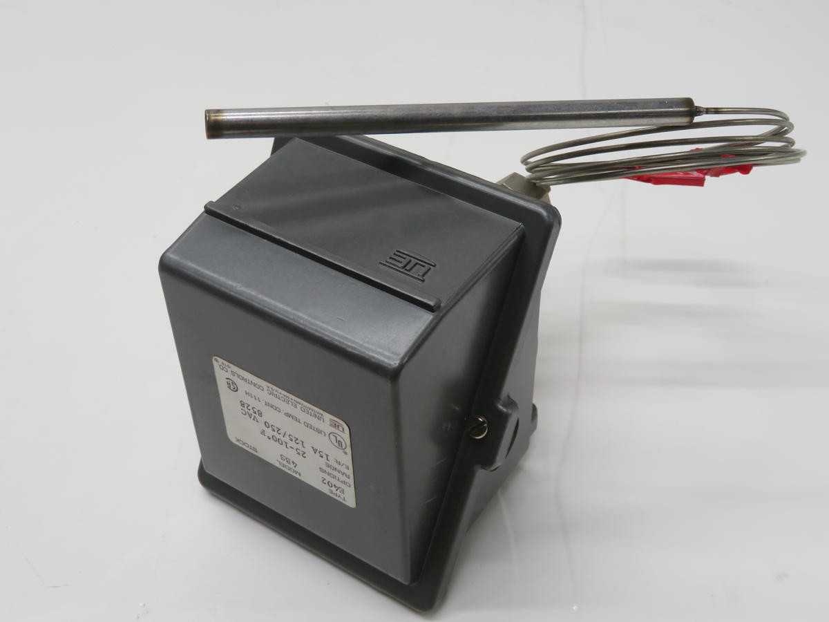 United Electric E402 4BS Temperature Switch T212831 - Reliable Temperature Control - TEMPERATURE CONTROL COMPONENTS