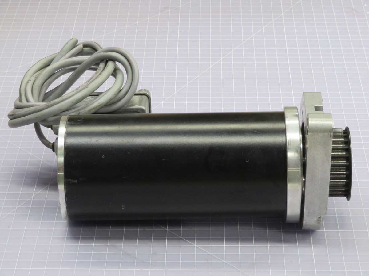 LENZE SDSGAXX063-32 ASYNCHRONUS SERVO MOTOR T249188 - SERVO MOTORS