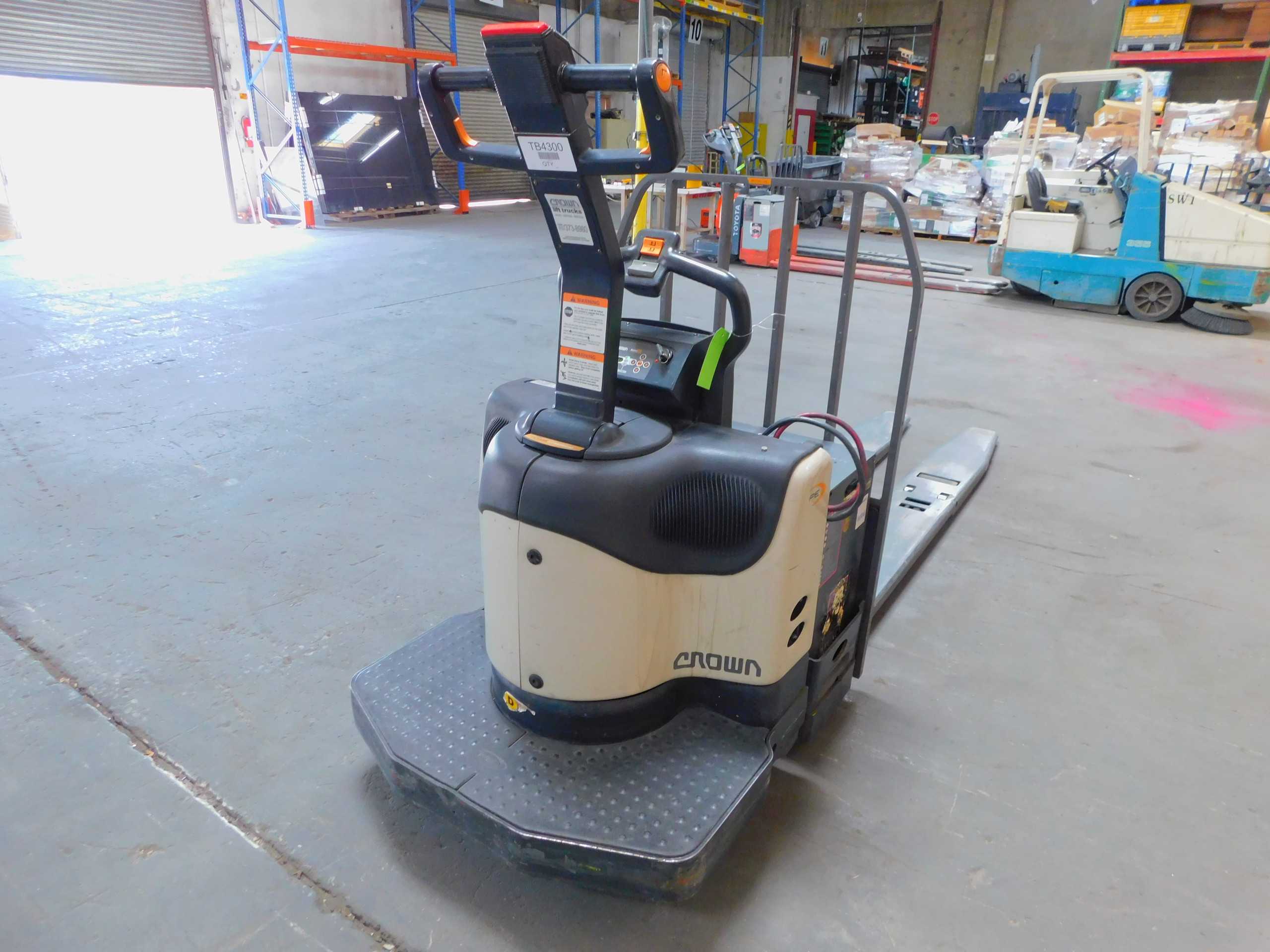 Crown PE4500-60 Rider Pallet Jack 6000lb Load Capacity 24V Power Steering - ELECTRIC PALLET JACKS