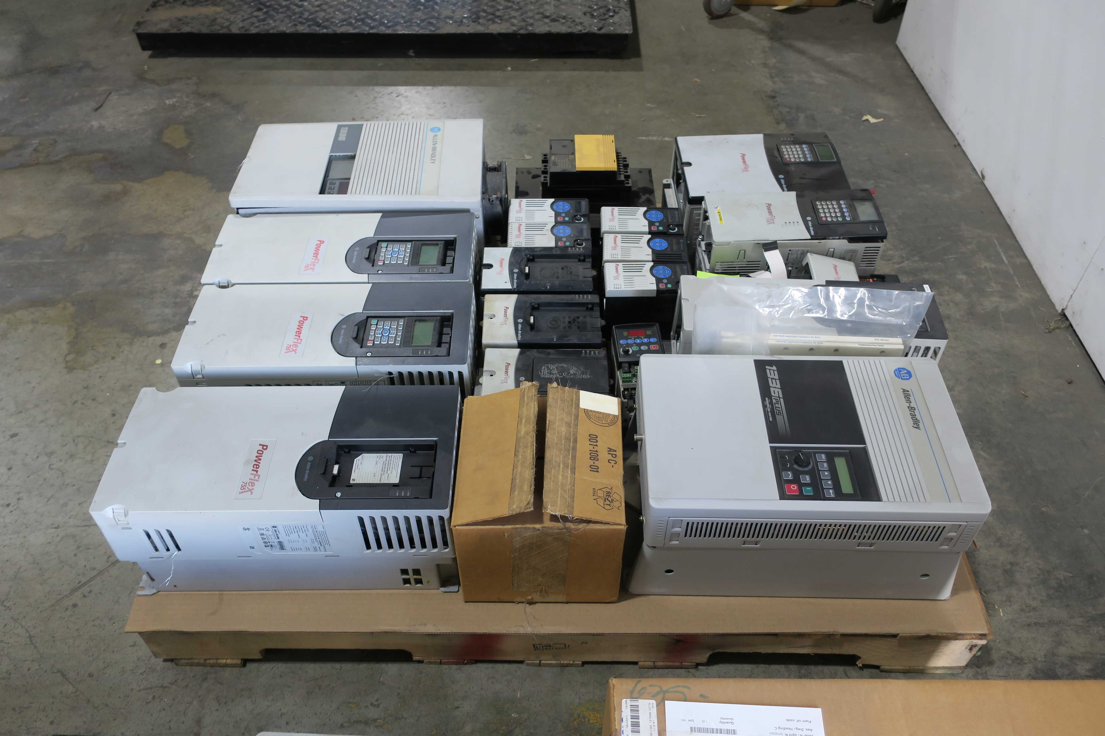 SKU 1785152 - 2 Pallets Of Assorted Allen Bradley Motor Drives - MOTOR DRIVES