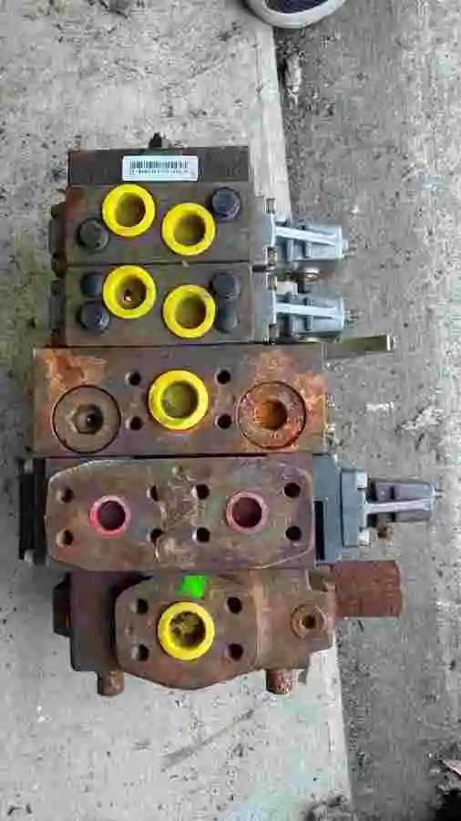 Danfoss PVG120 Proportional Hydraulic Control Valve 379 Bar/5085 PSI - Best Offers - HYDRAULIC VALVE