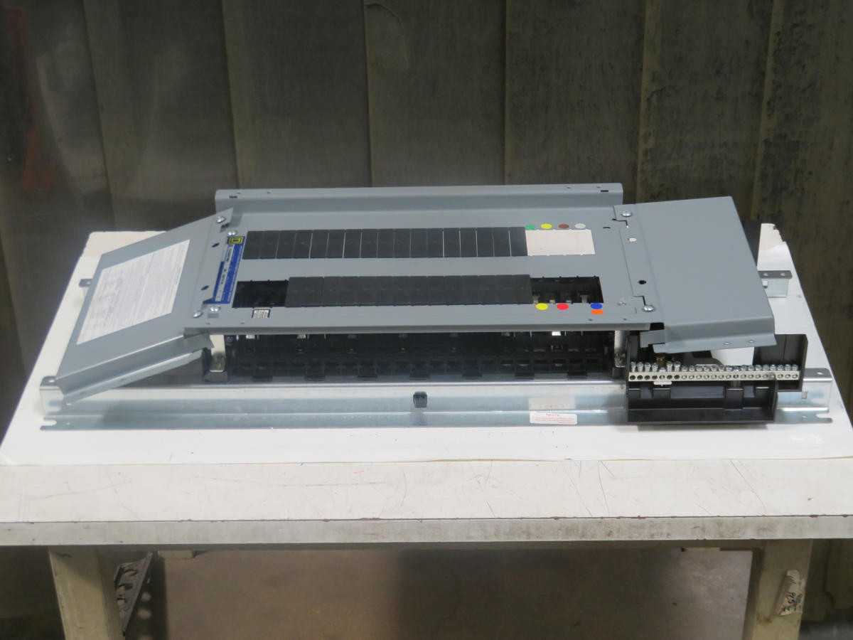 SQUARE D 12313460830100001 80122-170-52 PANELBOARD 60 AMP 208Y/120 VAC T194783 - PANELBOARDS