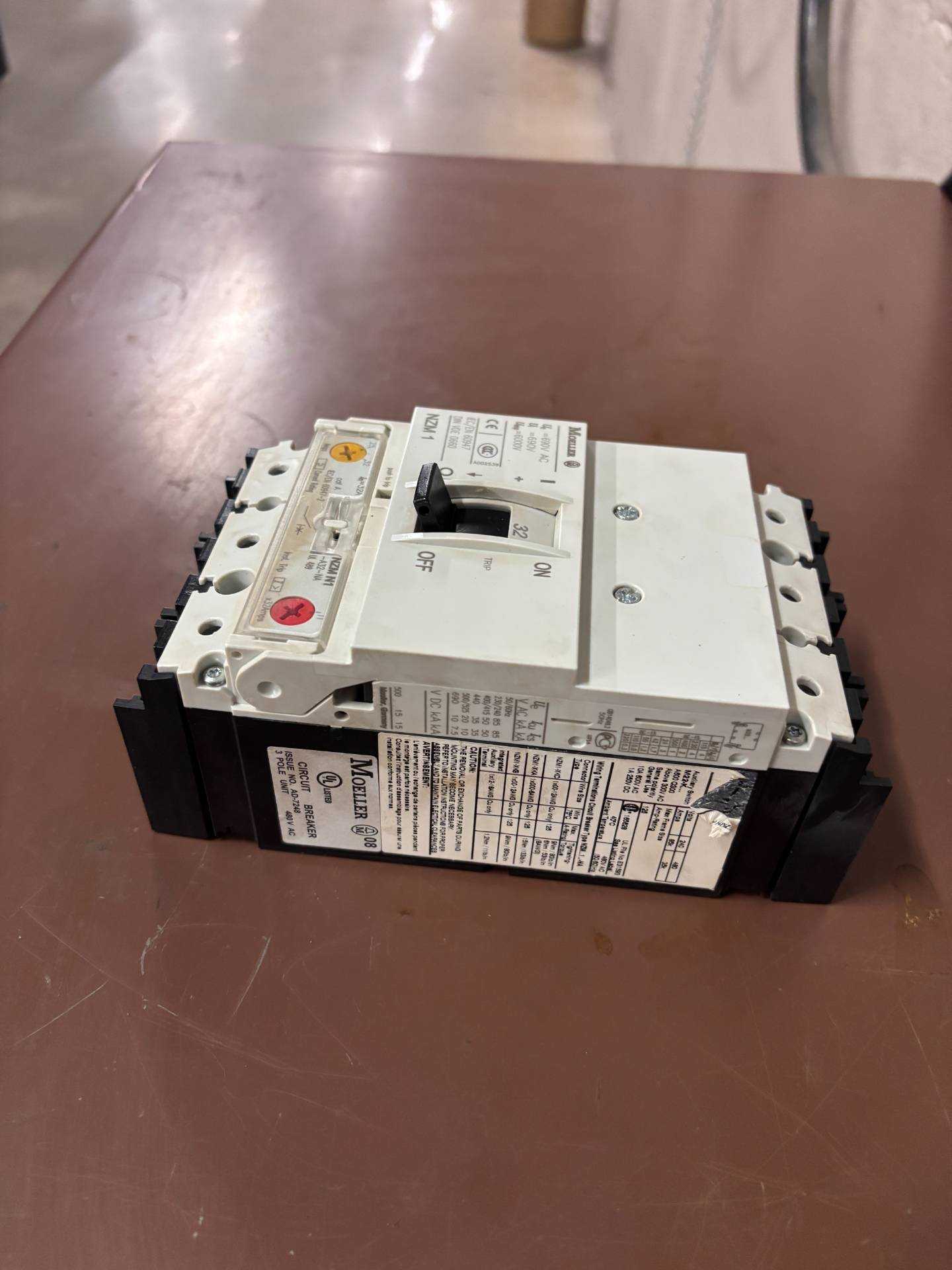 2008 MOELLER NZM N1-A32-NA MOLDED CASE CIRCUIT BREAKER - CIRCUIT BREAKERS