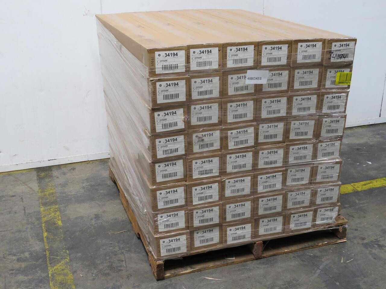 Lot Of 940 GE 34194 15W T5 LED Tube Light Bulbs - 4 Foot, 850 HE - LIGHTING