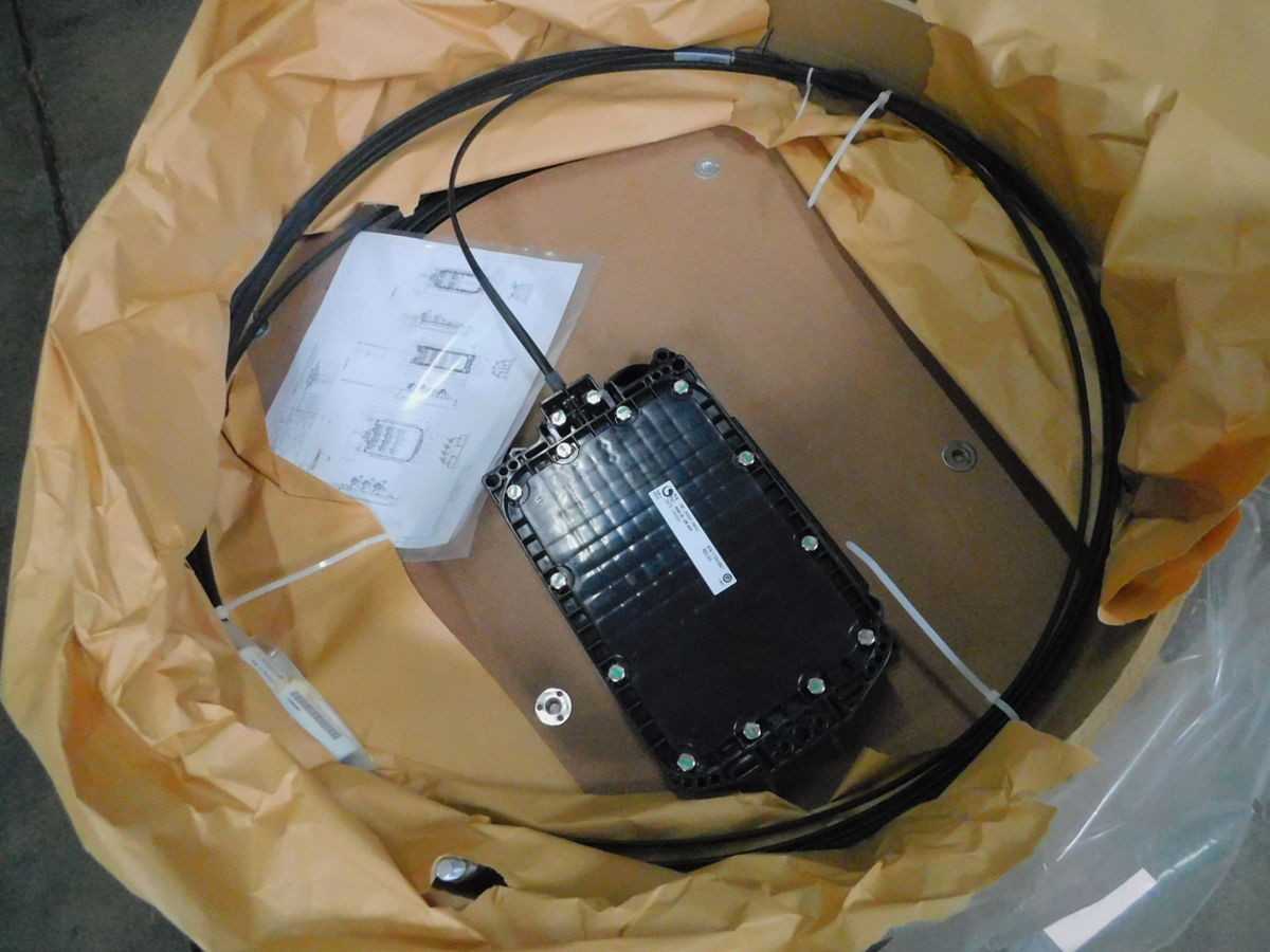 COMMSCOPE MST-0NRH00-B3000U MULTIPORT SERVICE TERMINAL (MST) FROM THE 4-PORT SQUARE (4X3) SERIES M76 - FIBER OPTIC CABLE