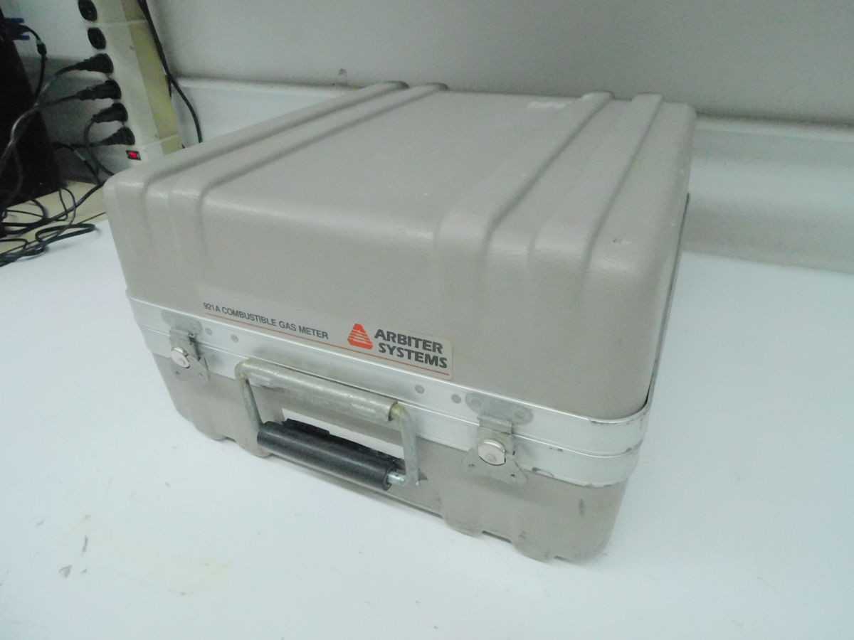 ARBITER SYSTEMS 921A COMBUSTIBLE GAS METER FOR NITROGEN OIL-FILLED TRANSFORMERS. M7660 - INDUSTRIAL PARTS
