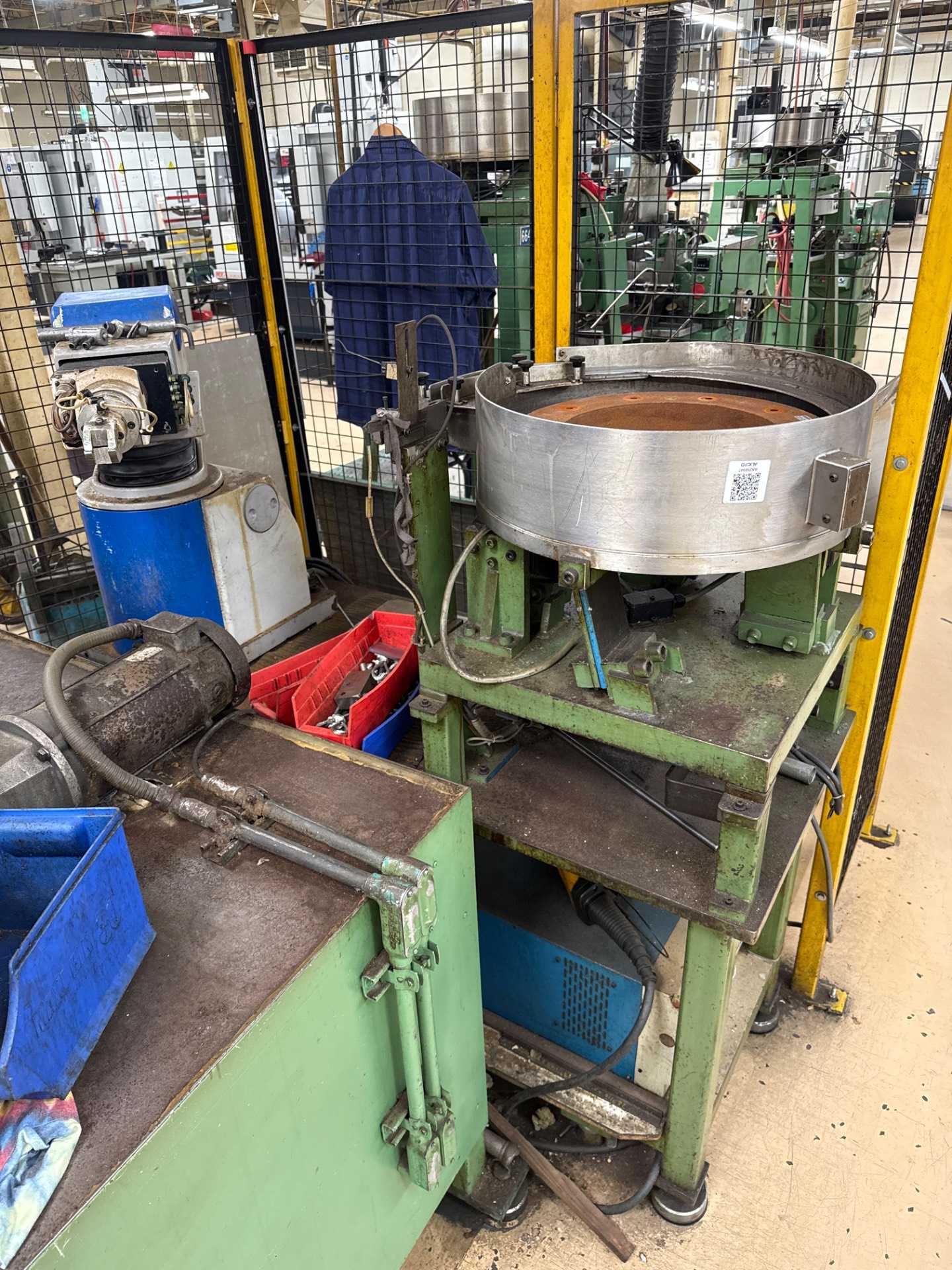 1990 Seiko RT3200 Robot - 5kg Payload, 200mm Reach, 4 Axes, 0.025mm Precision - ARTICULATED ROBOTS