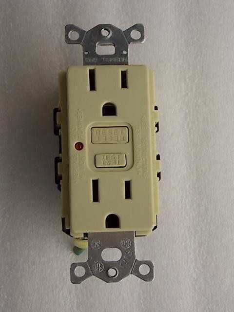 LOT OF 96 HUBBELL B-499 677 ELECTRICAL SOCKETS 2PO T20114 - PLUGS & RECEPTACLES