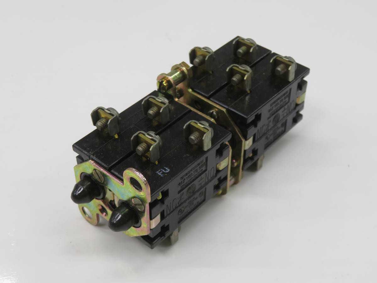 GE CR2940U207 HEAVY-DUTY OILTIGHT CONT TANDEM BLOCK T230336 - CONTACTORS