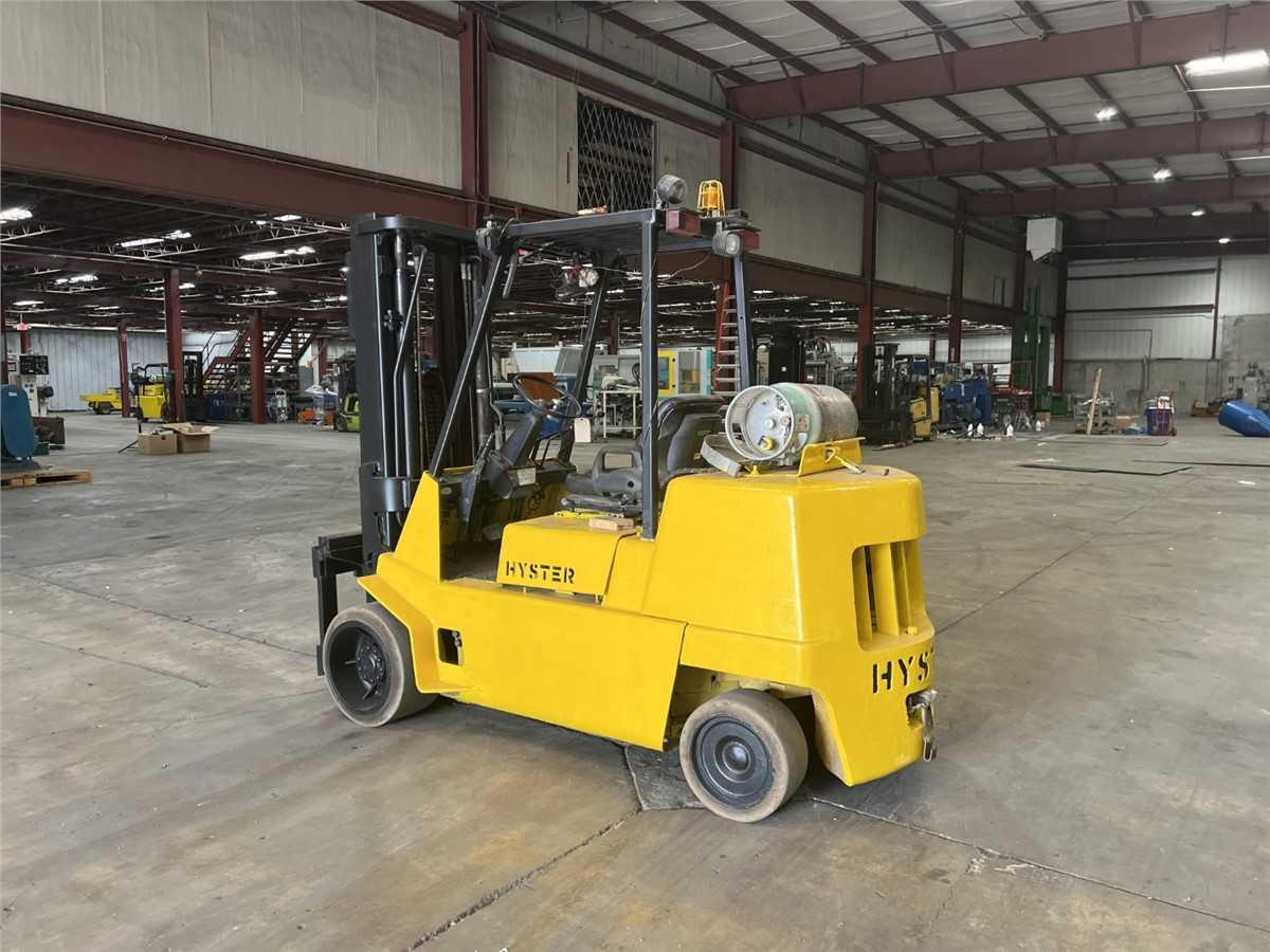 Hyster Model S100XL 9,600 lb Capacity LPG Forklift With Pneumatic Tires - SIT-DOWN FORKLIFTS