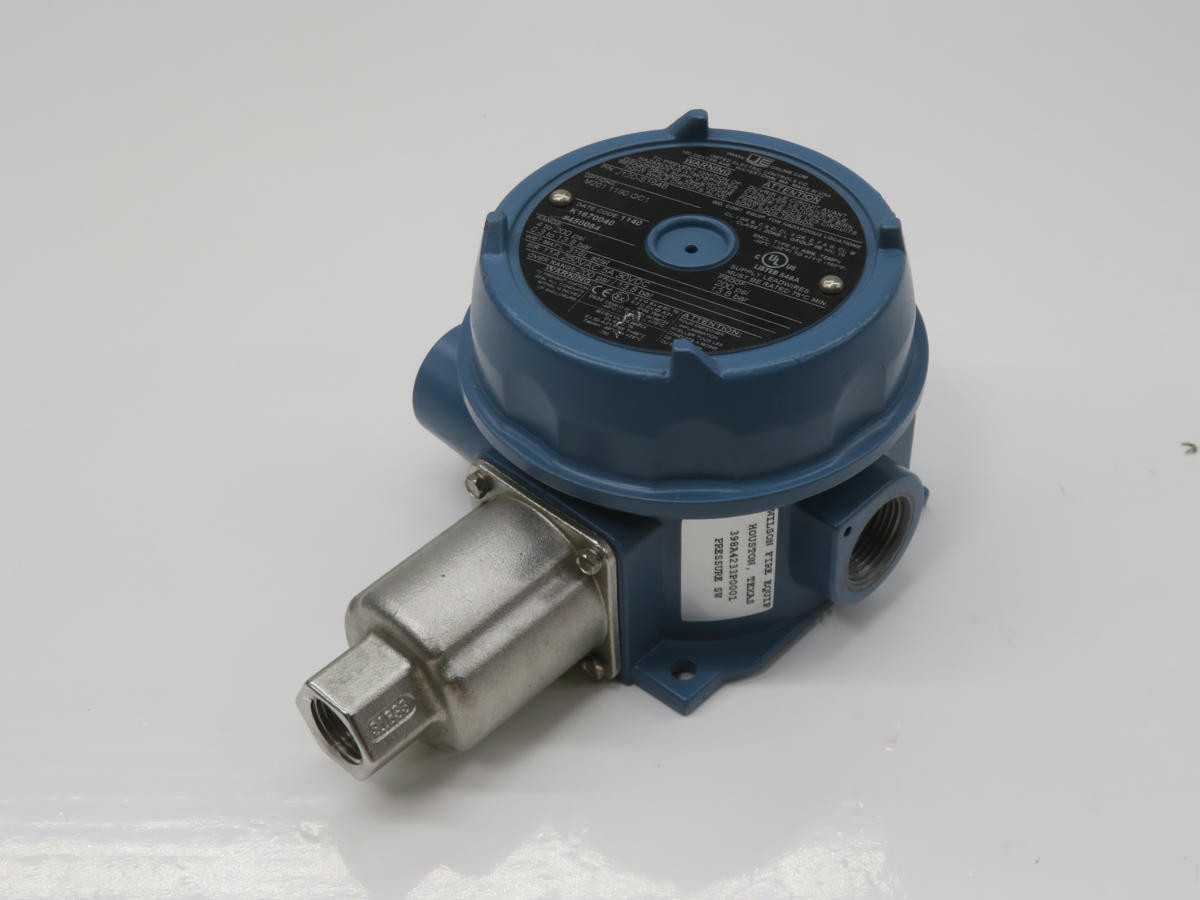 UNITED ELECTRIC J120-S164B PRESSURE SWITCH T242545 - SWITCHES