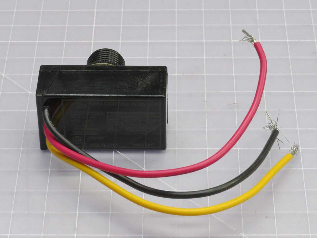 LOT OF 120 ALR AA-1068 PHOTO CONTROL SENSOR SWITCH T254920 - SENSORS