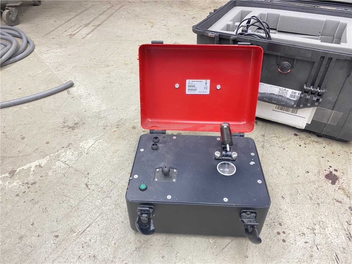 Agilent 4500A FTIR Spectrometer With Portable Case - ANALYZER