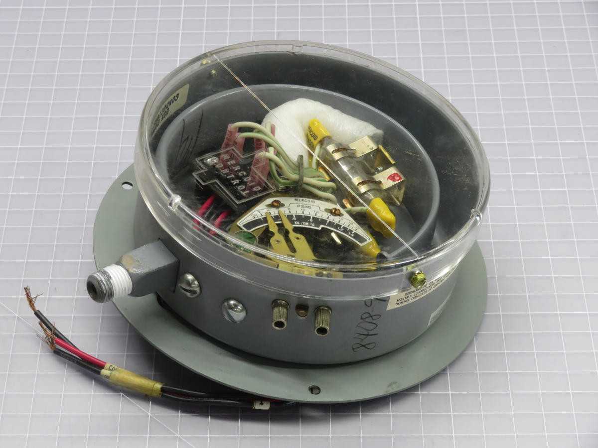 MERCOID DA-33-804-4 PRESSURE SWITCH
 T222781 - SWITCHES